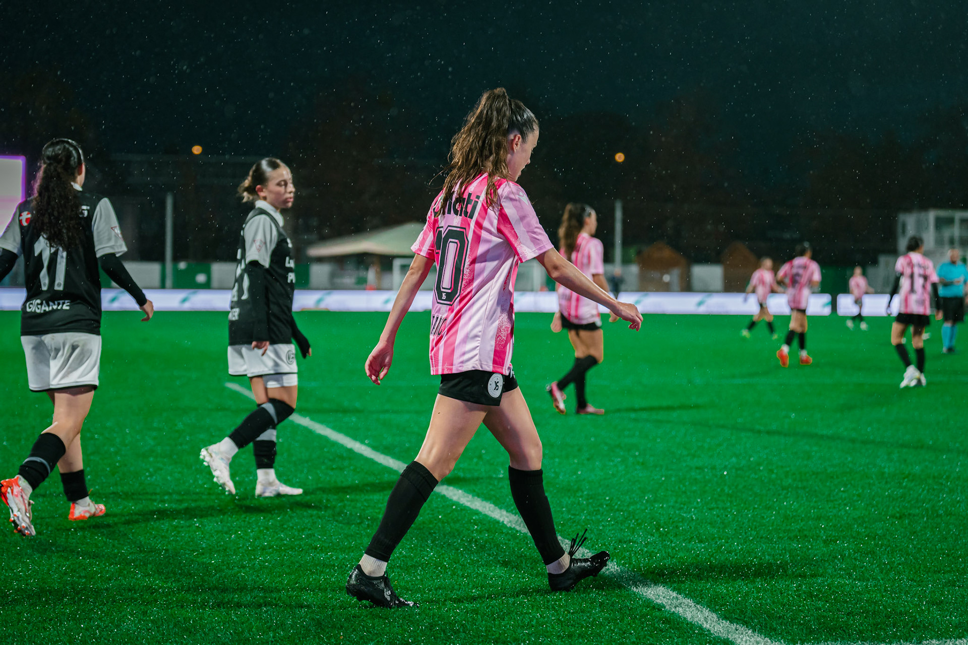 Match de championnat LNB féminine opposant Yverdon Sport FC et le FC Lugano au Stade Municipal, Yverdon-les-Bains. (Christian António / LibsVisuals.com)