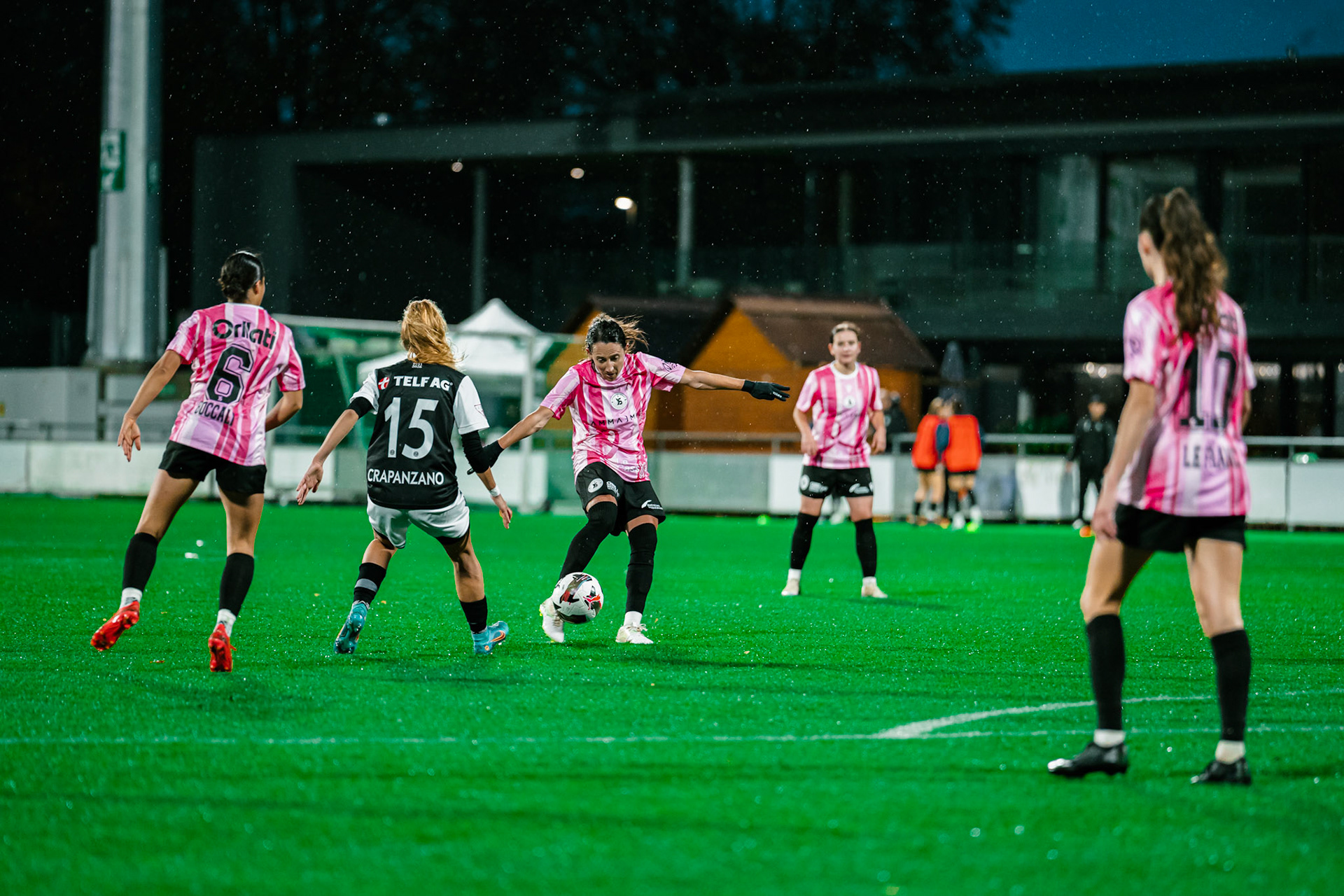 Match de championnat LNB féminine opposant Yverdon Sport FC et le FC Lugano au Stade Municipal, Yverdon-les-Bains. (Christian António / LibsVisuals.com)