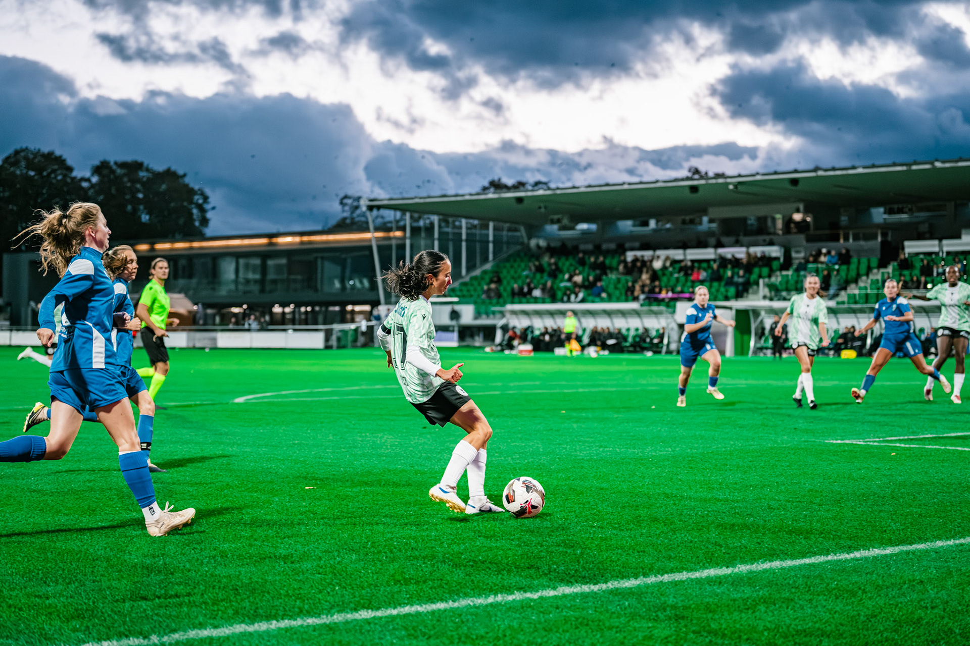 Match championnat LNB féminine opposant Yverdon Sport FC et FC Oerlikon/Polizei ZH 1 au Stade Municipal. (Christian António/LibsVisuals.com)