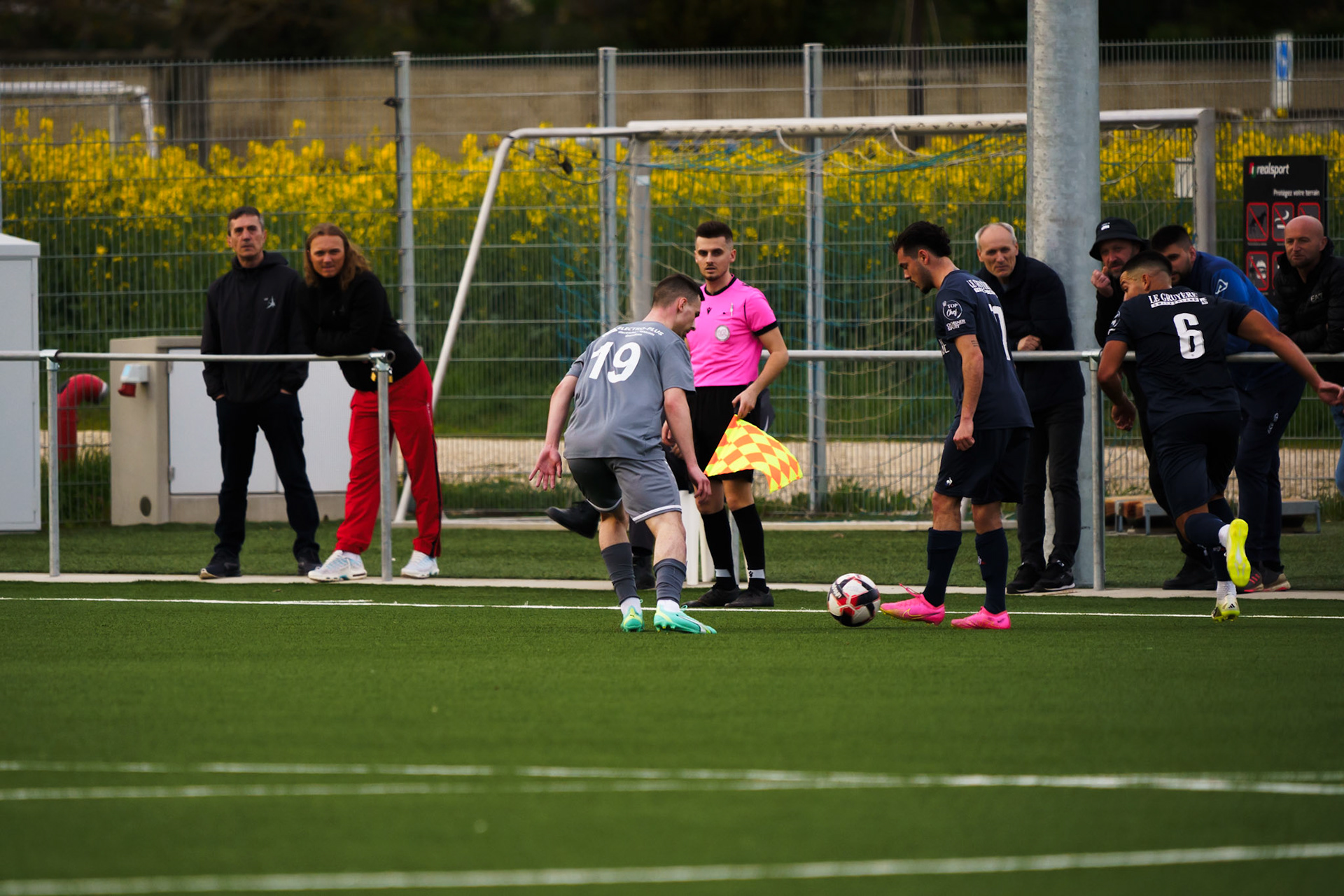 Match 2ème Ligue FC Champagne - FC Grandson-Tuileries au Terrain de Sport de Derrière-Ville à Champagne