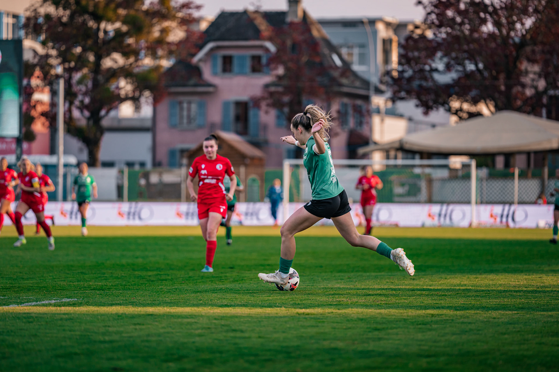 Yverdon Sport FC et Frauenteam Thun Berner-Oberland au Stade Municipal. (Christian António/LibsVisuals.com)