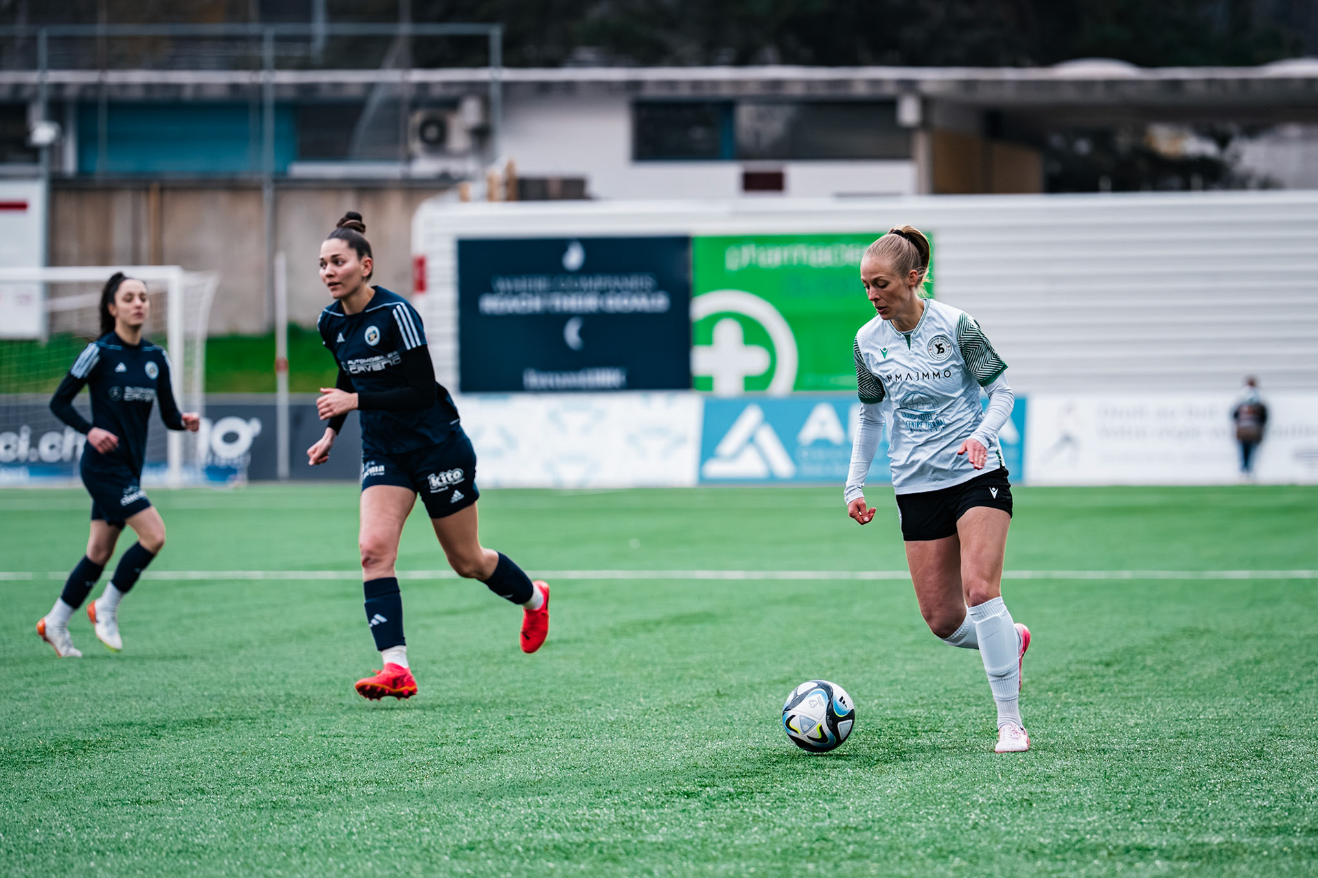 Etoile Carouge FC et Yverdon Sport FC au  Stade de la Fontenette (Christian António/LibsVisuals.com)