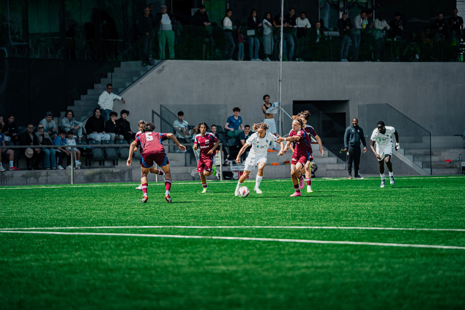 FC Lausanne-Sport M-17 et Servette FC M-17 au Centre sportif+ Stade de la Tuilière. (Christian António/LibsVisuals.com)