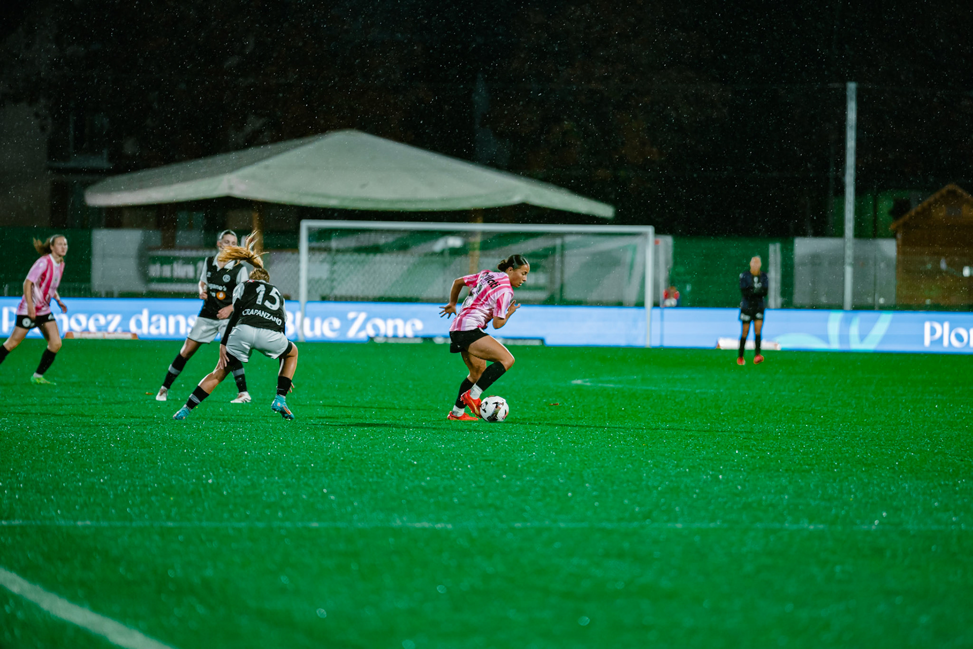 Match de championnat LNB féminine opposant Yverdon Sport FC et le FC Lugano au Stade Municipal, Yverdon-les-Bains. (Christian António / LibsVisuals.com)