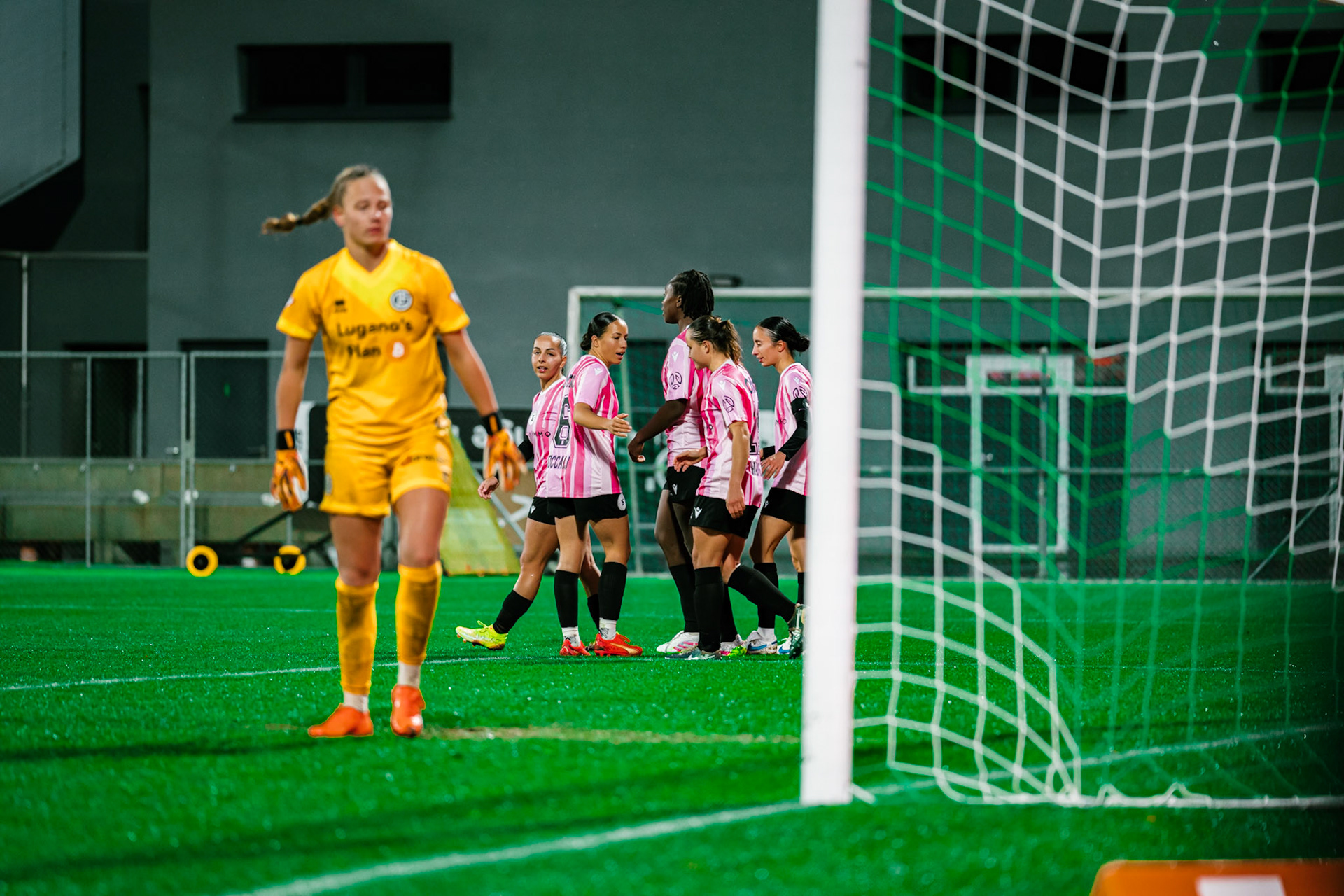 Match de championnat LNB féminine opposant Yverdon Sport FC et le FC Lugano au Stade Municipal, Yverdon-les-Bains. (Christian António / LibsVisuals.com)