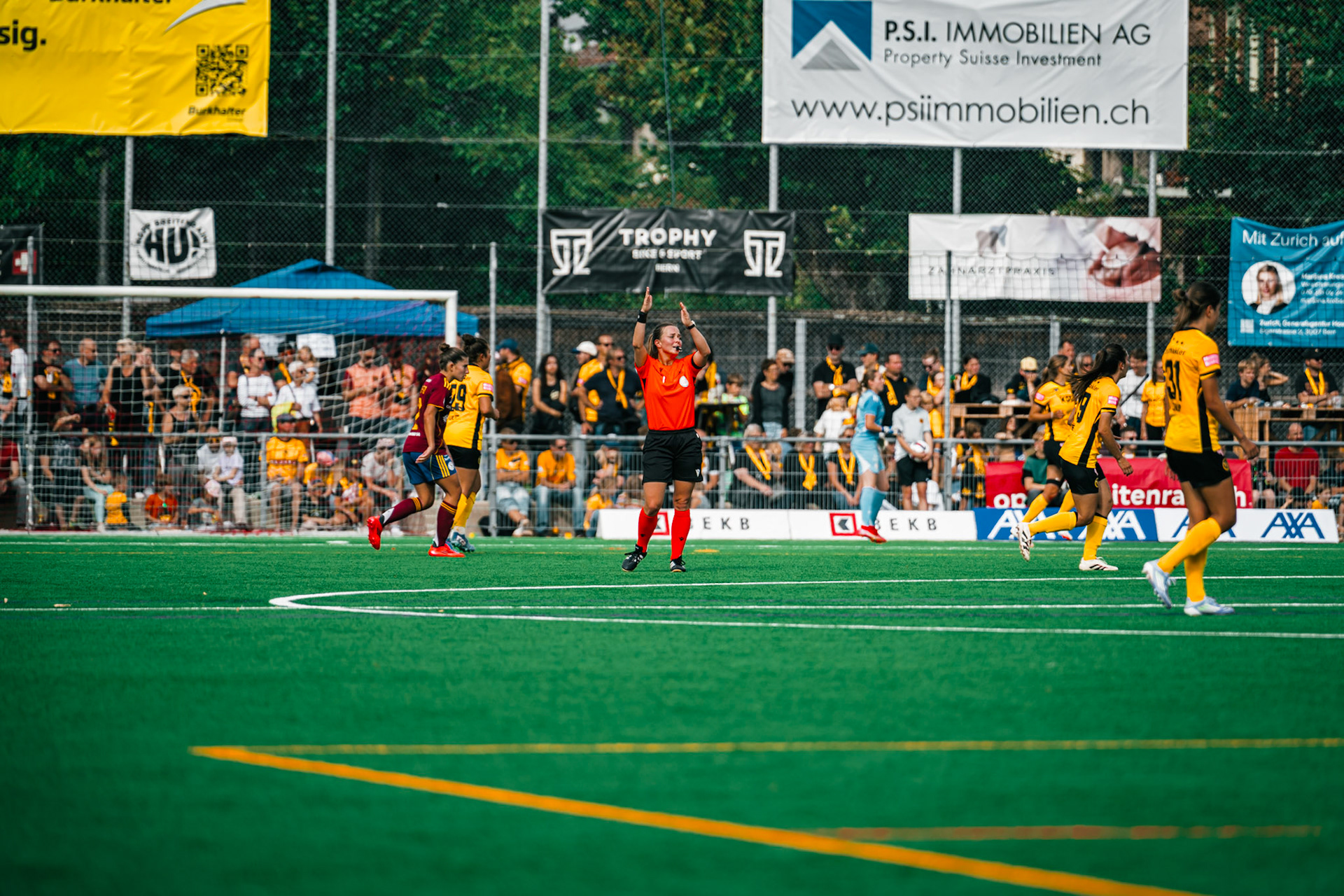 Match de l’AXA Women’s Super League opposant BSC YB Frauen et Servette FC Chênois Féminin au Spitalacker (Kunstrasenfeld), Bern. (Christian António/LibsVisuals.com)