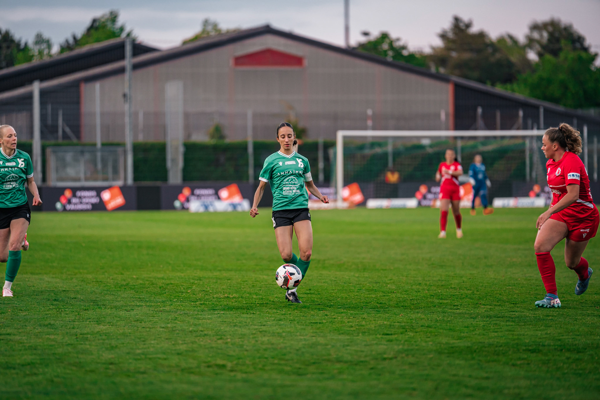 Yverdon Sport FC et Frauenteam Thun Berner-Oberland au Stade Municipal. (Christian António/LibsVisuals.com)