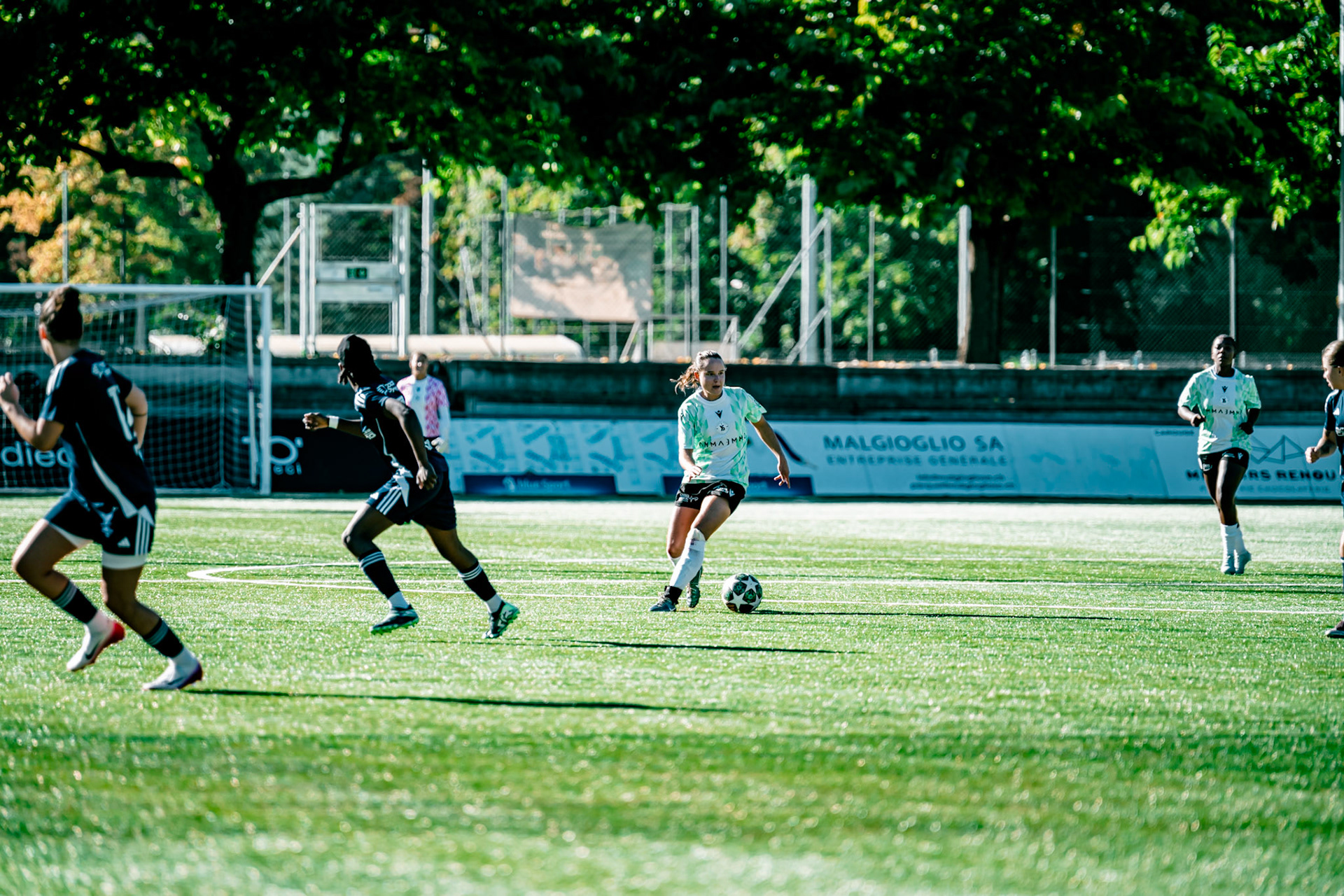 Match de championnat LNB (féminine) opposant l’Etoile Carouge FC à Yverdon Sport FC au Stade de la Fontenette à Carouge. (Christian António/LibsVisuals.com)