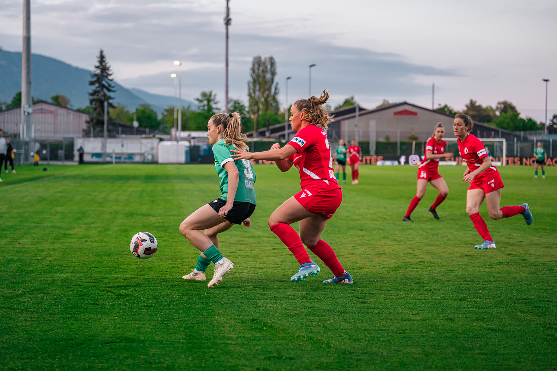Yverdon Sport FC et Frauenteam Thun Berner-Oberland au Stade Municipal. (Christian António/LibsVisuals.com)