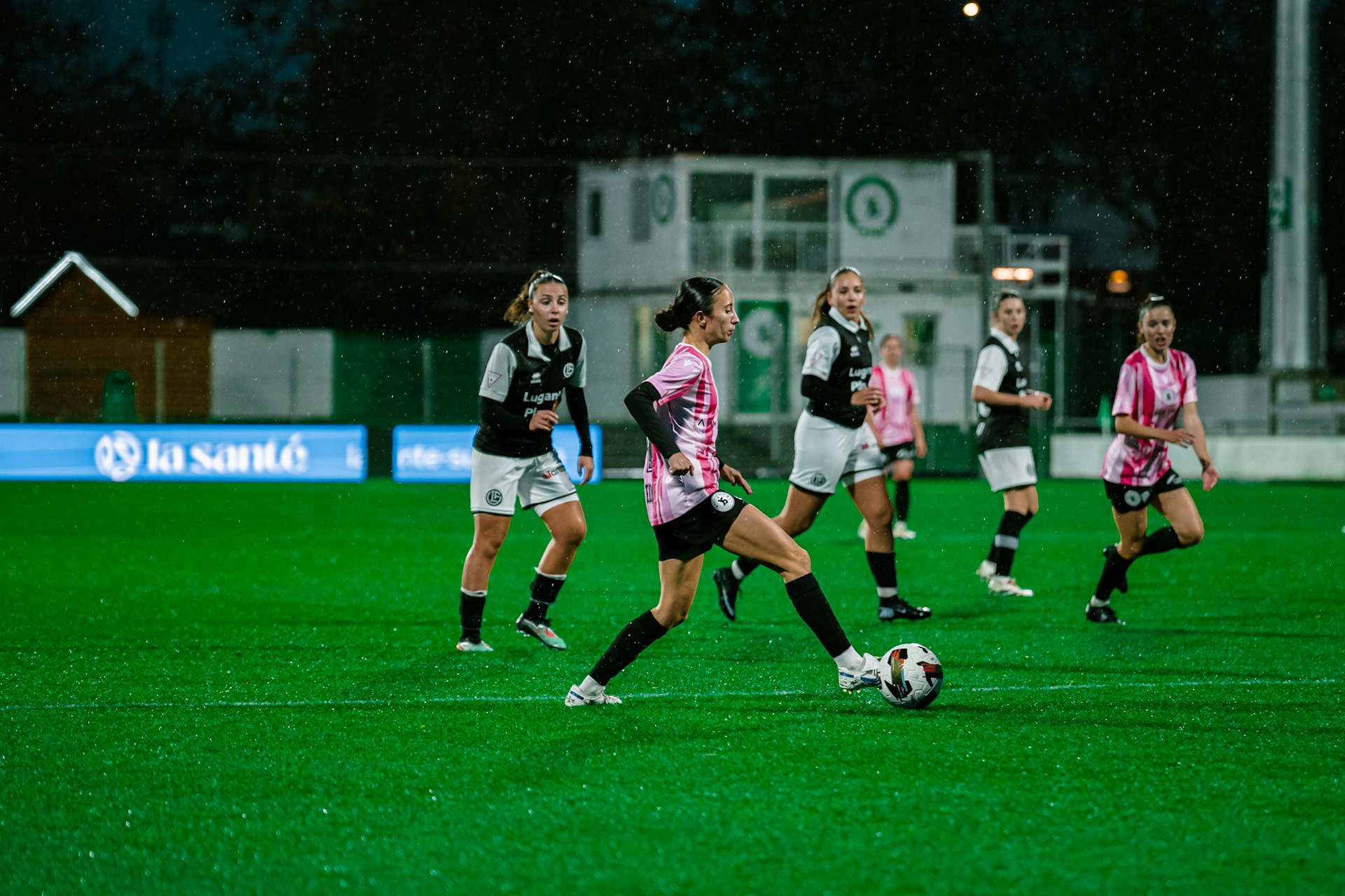 Match de championnat LNB féminine opposant Yverdon Sport FC et le FC Lugano au Stade Municipal, Yverdon-les-Bains. (Christian António / LibsVisuals.com)