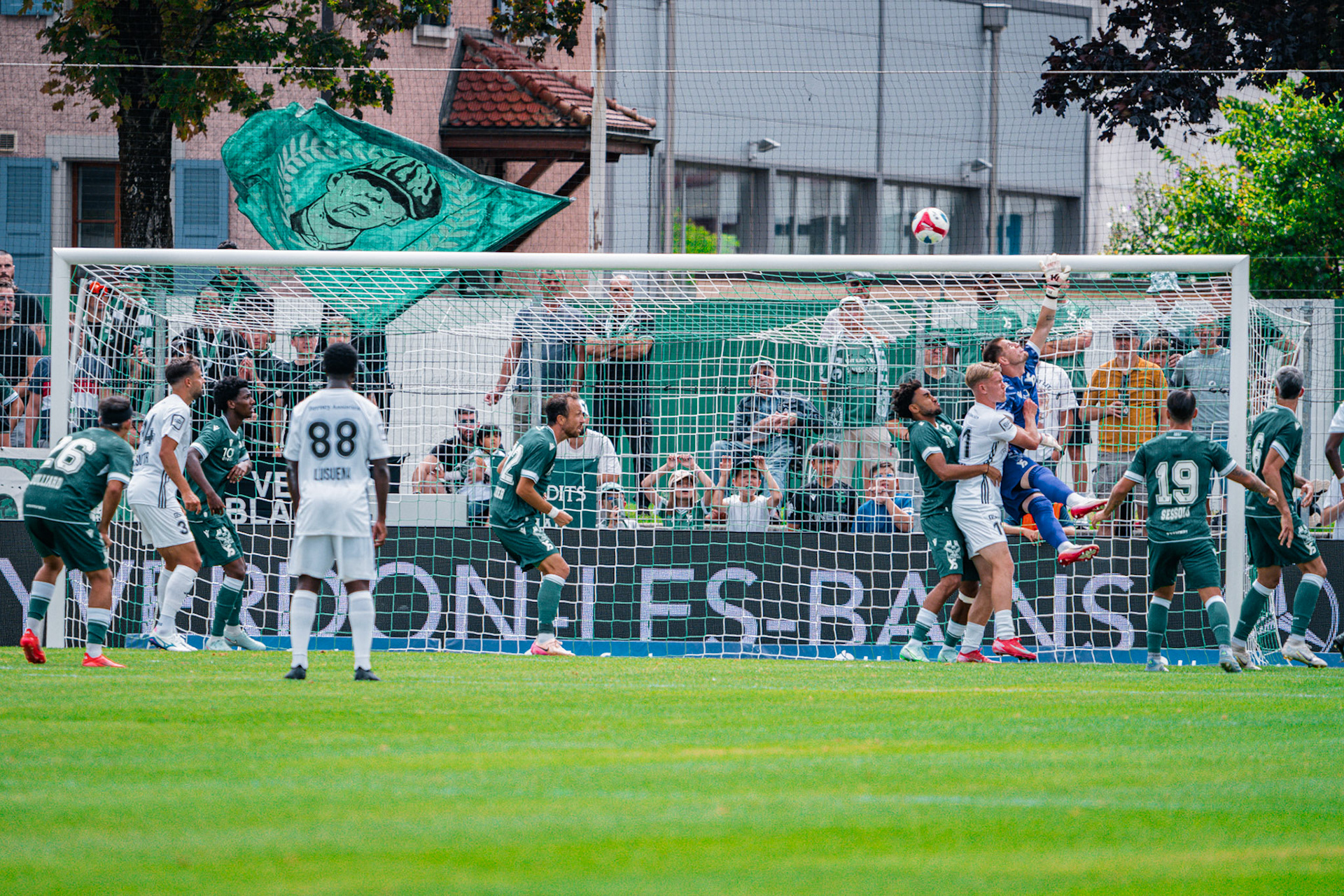 Match opposant Yverdon Sport FC face au Stade Lausanne Ouchy au Stade Municipal. (Christian António/LibsVisuals.com)