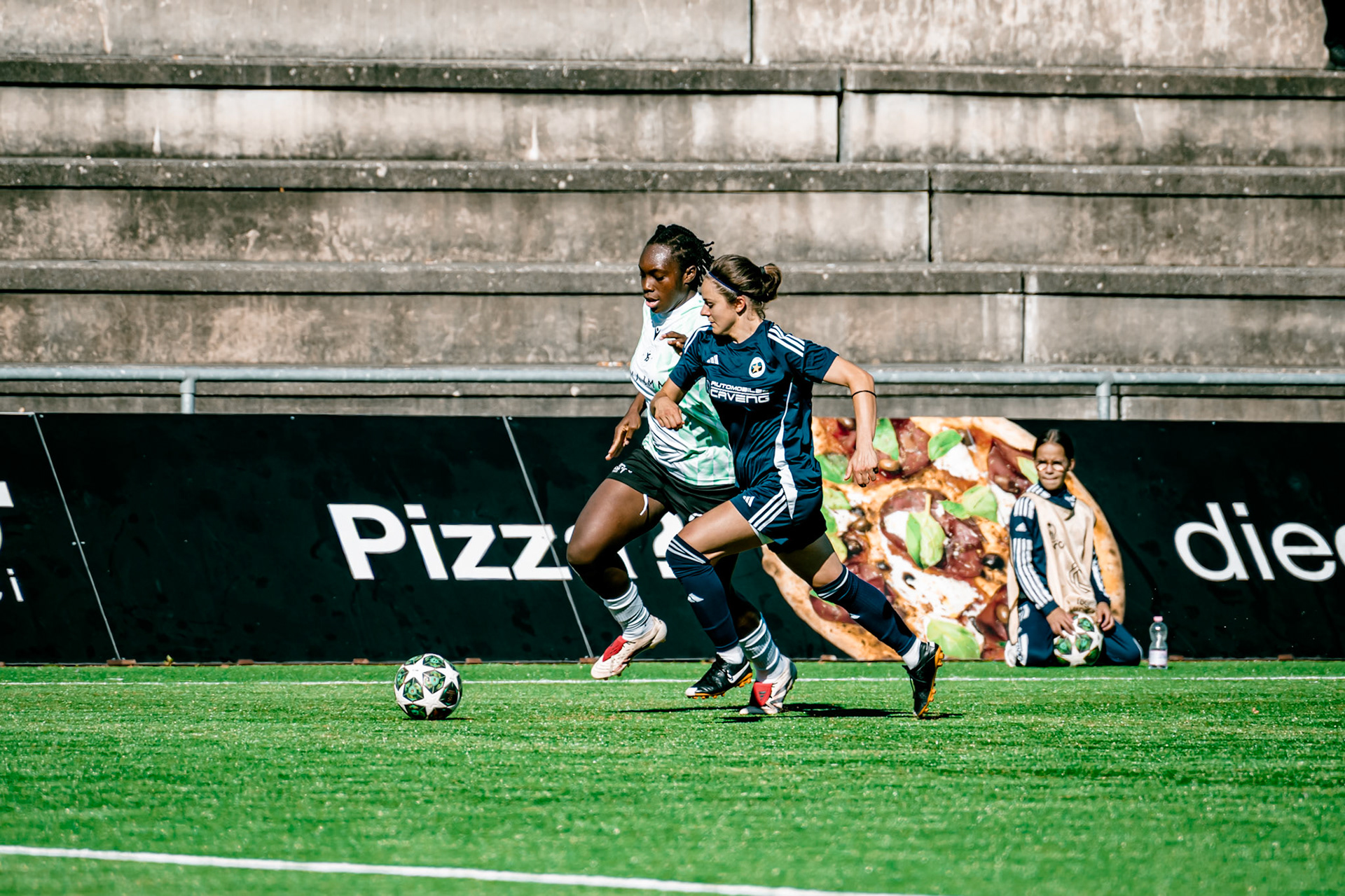 Match de championnat LNB (féminine) opposant l’Etoile Carouge FC à Yverdon Sport FC au Stade de la Fontenette à Carouge. (Christian António/LibsVisuals.com)