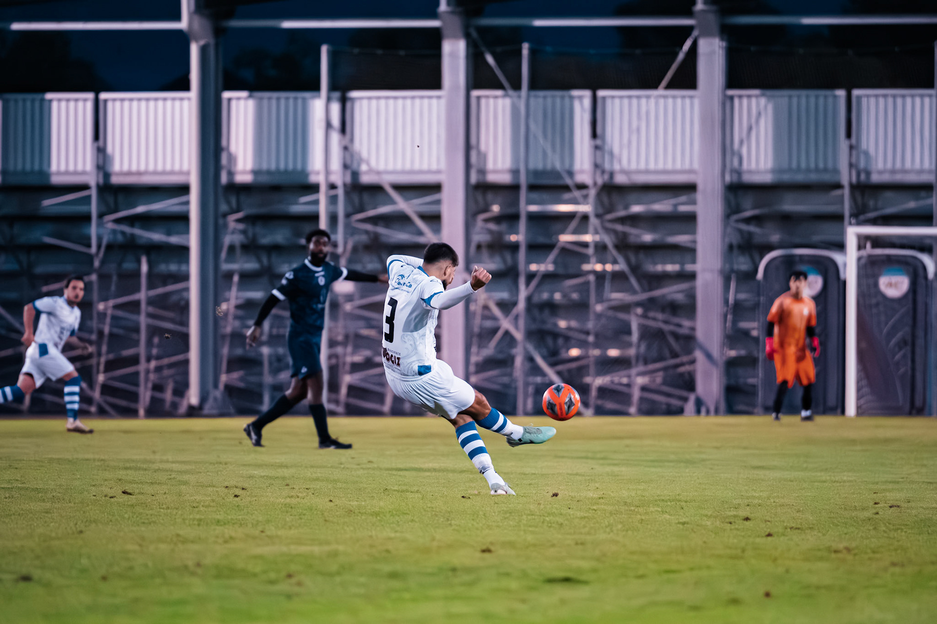 Match de championnat 3e ligue (Groupe 3) opposant le FC Azzurri Yverdon I au FC Bosna Yverdon I, au Stade Municipal, Yverdon. (Christian António/LibsVisuals.com)