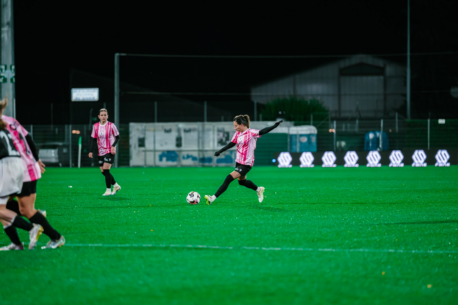 Match de championnat LNB féminine opposant Yverdon Sport FC et le FC Lugano au Stade Municipal, Yverdon-les-Bains. (Christian António / LibsVisuals.com)