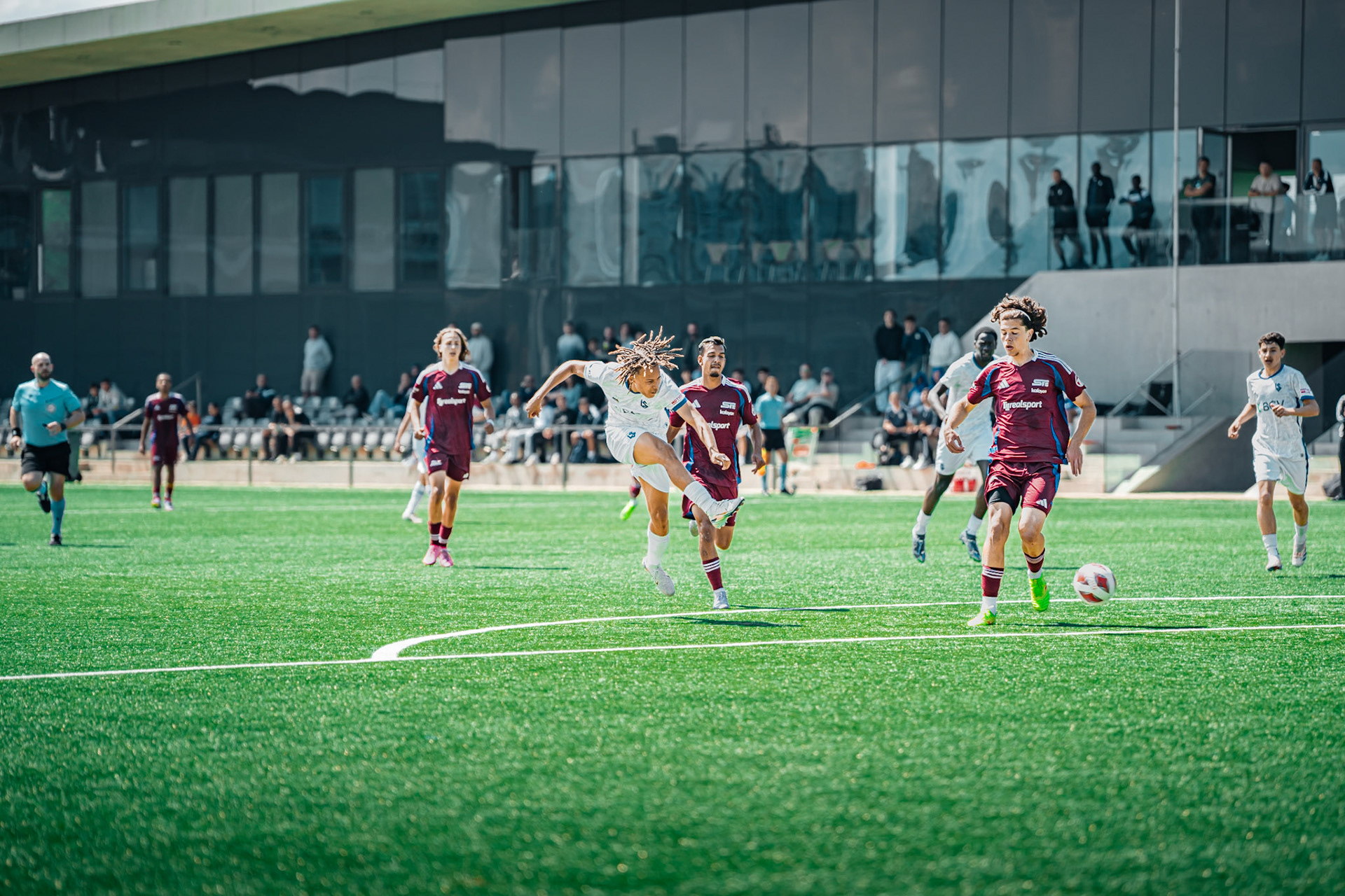 FC Lausanne-Sport M-17 et Servette FC M-17 au Centre sportif+ Stade de la Tuilière. (Christian António/LibsVisuals.com)