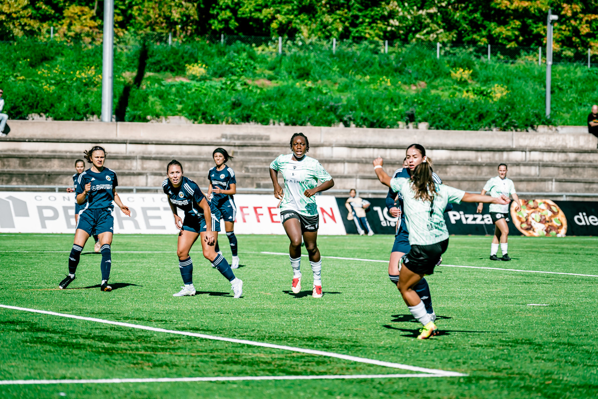Match de championnat LNB (féminine) opposant l’Etoile Carouge FC à Yverdon Sport FC au Stade de la Fontenette à Carouge. (Christian António/LibsVisuals.com)