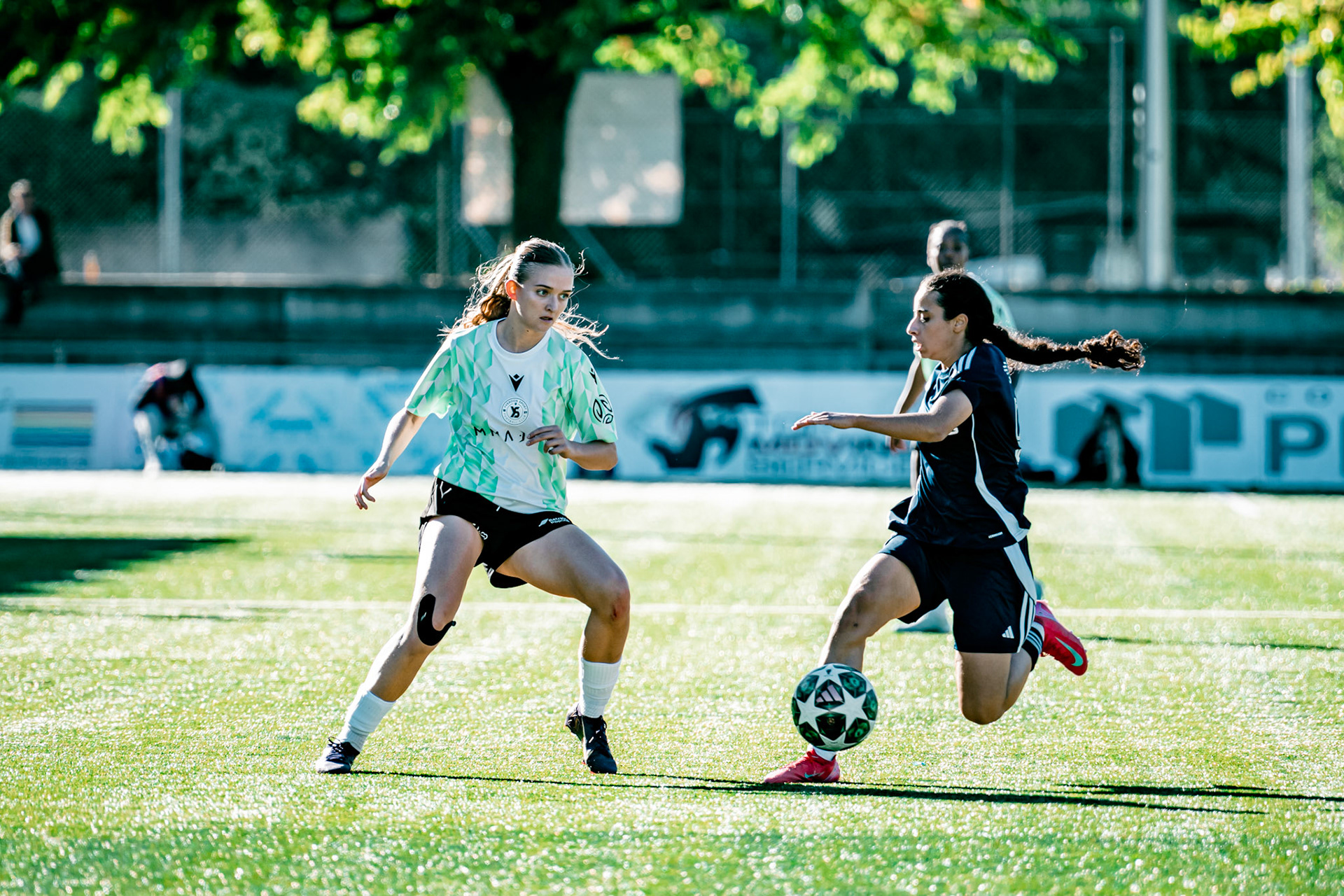 Match de championnat LNB (féminine) opposant l’Etoile Carouge FC à Yverdon Sport FC au Stade de la Fontenette à Carouge. (Christian António/LibsVisuals.com)