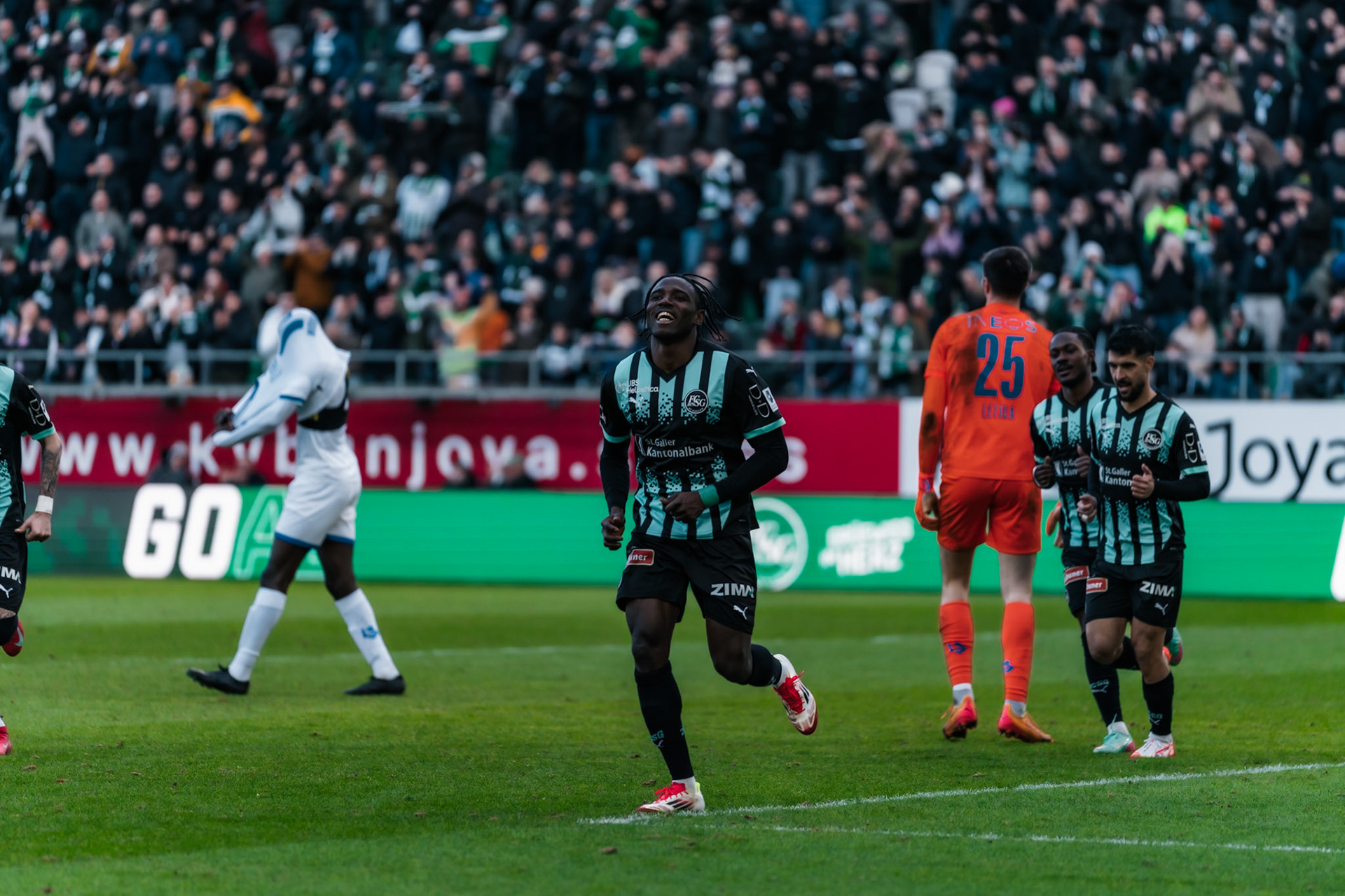 FC Saint-Gall 1879 et Lausanne-Sport FC au Kybunpark. (Christian António/LibsVisuals.com)