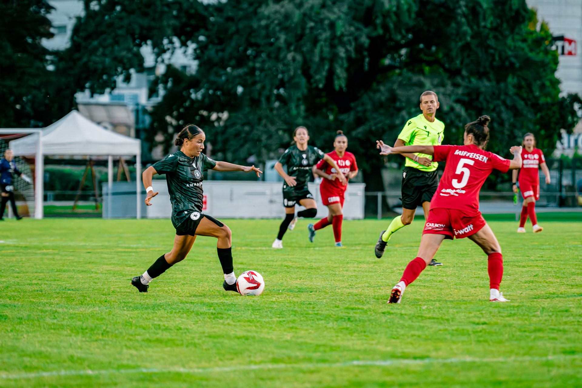 Match de championnat LNB (féminine) opposant le FC Sion Féminin à Yverdon Sport FC à l’Ancien Stand, Sion. (Christian António/LibsVisuals.com)