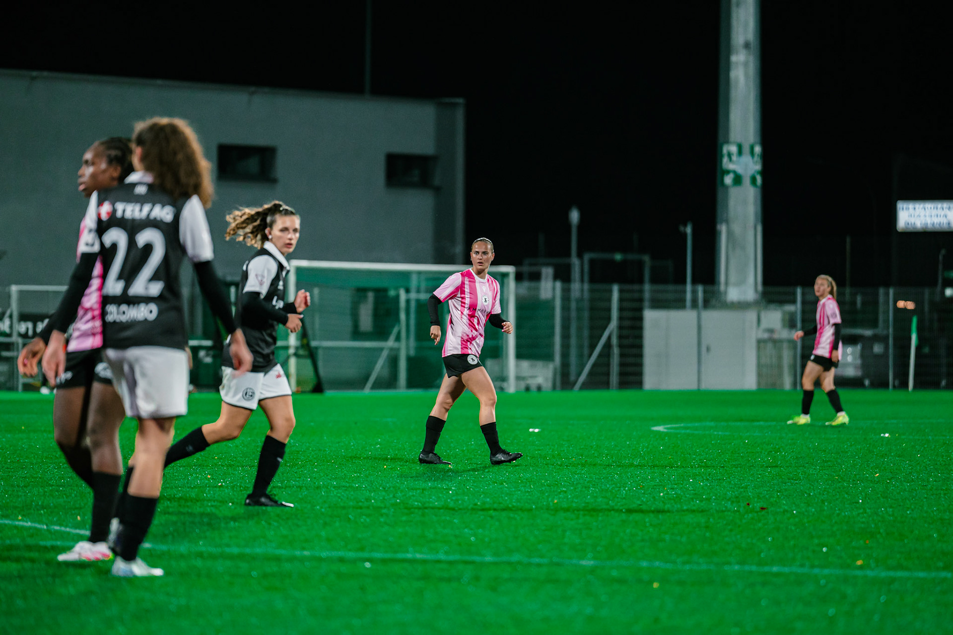 Match de championnat LNB féminine opposant Yverdon Sport FC et le FC Lugano au Stade Municipal, Yverdon-les-Bains. (Christian António / LibsVisuals.com)