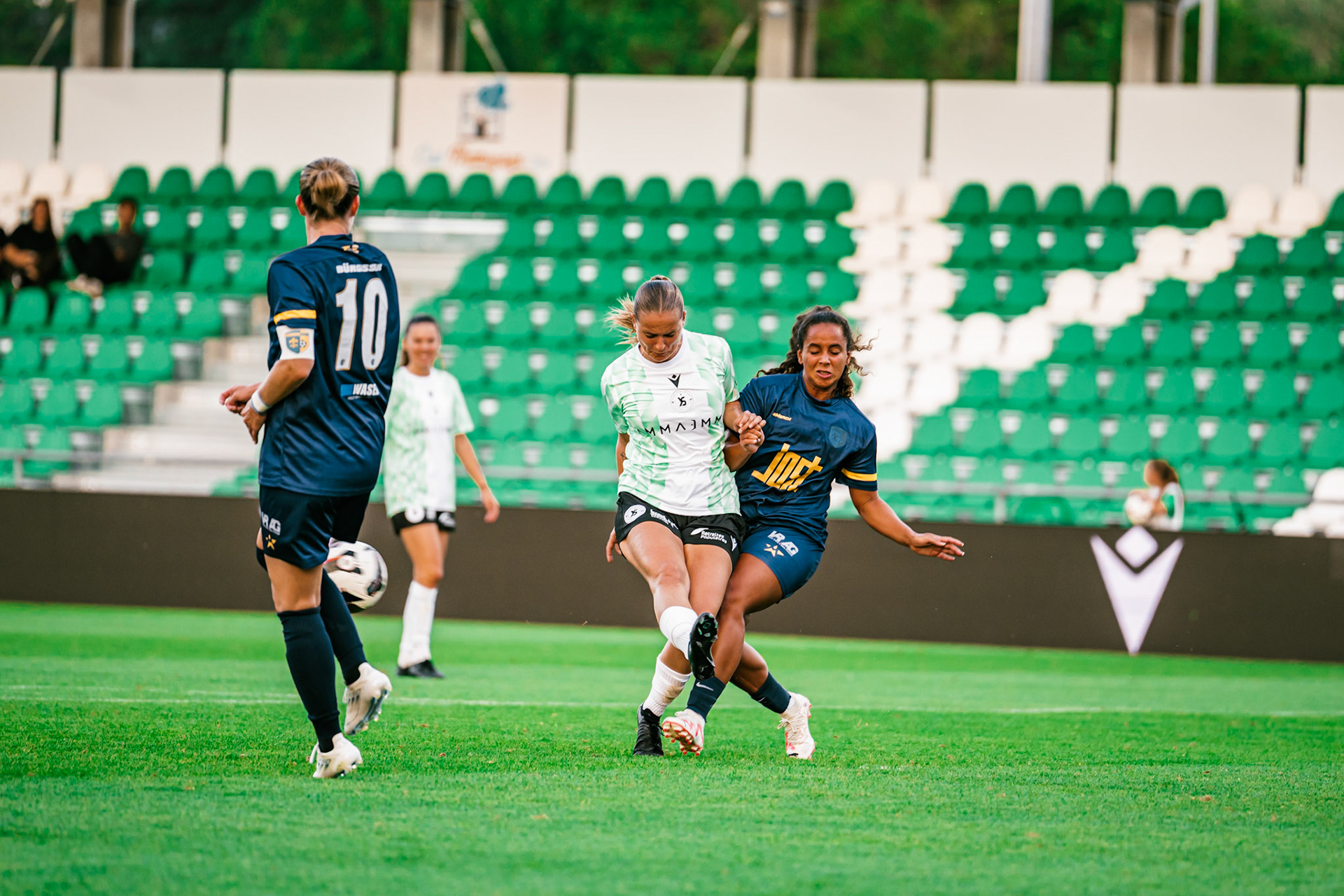 Match championnat LNB féminine opposant Yverdon Sport FC et FC Schlieren au Stade Municipal. (Christian António/LibsVisuals.com)
