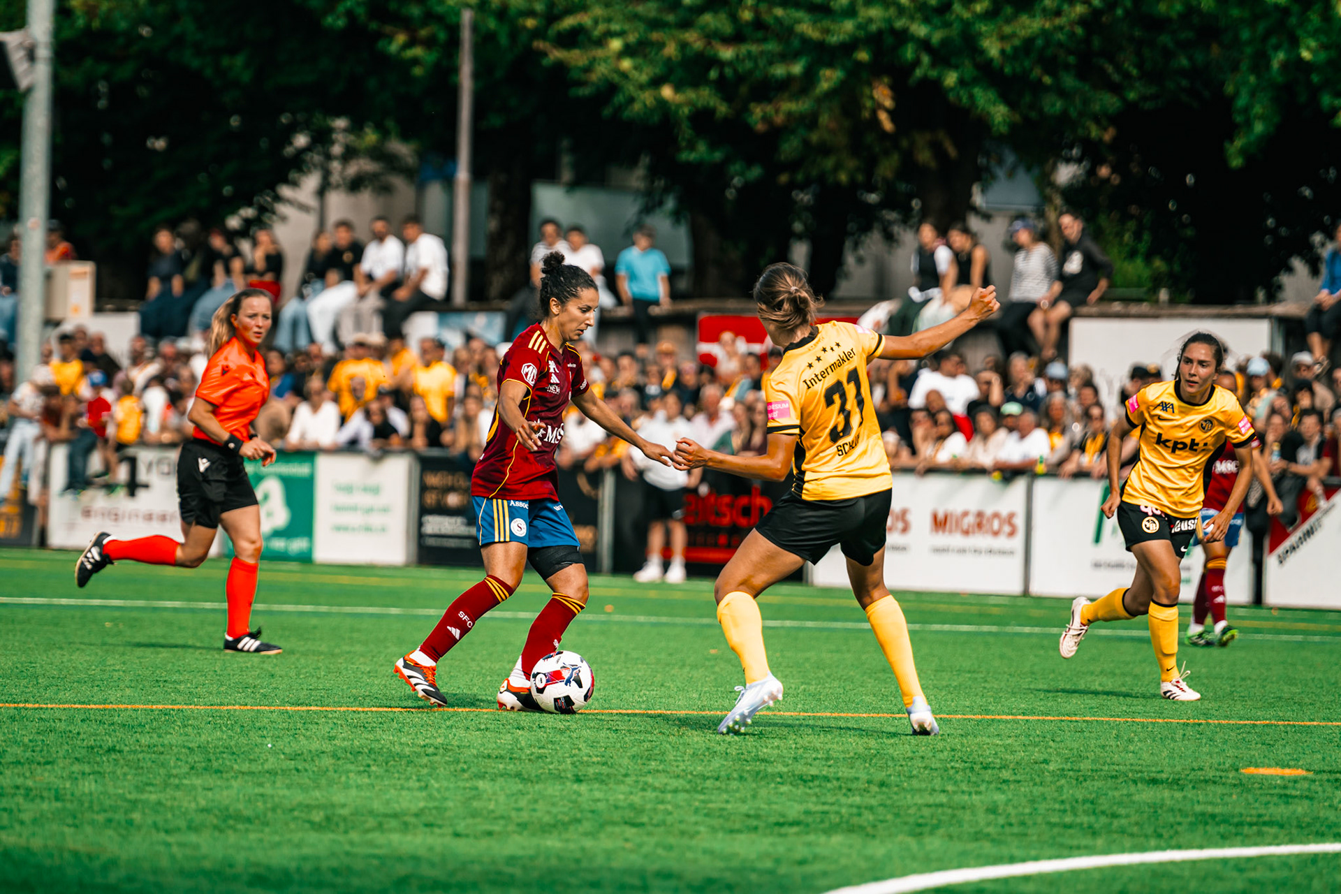 Match de l’AXA Women’s Super League opposant BSC YB Frauen et Servette FC Chênois Féminin au Spitalacker (Kunstrasenfeld), Bern. (Christian António/LibsVisuals.com)