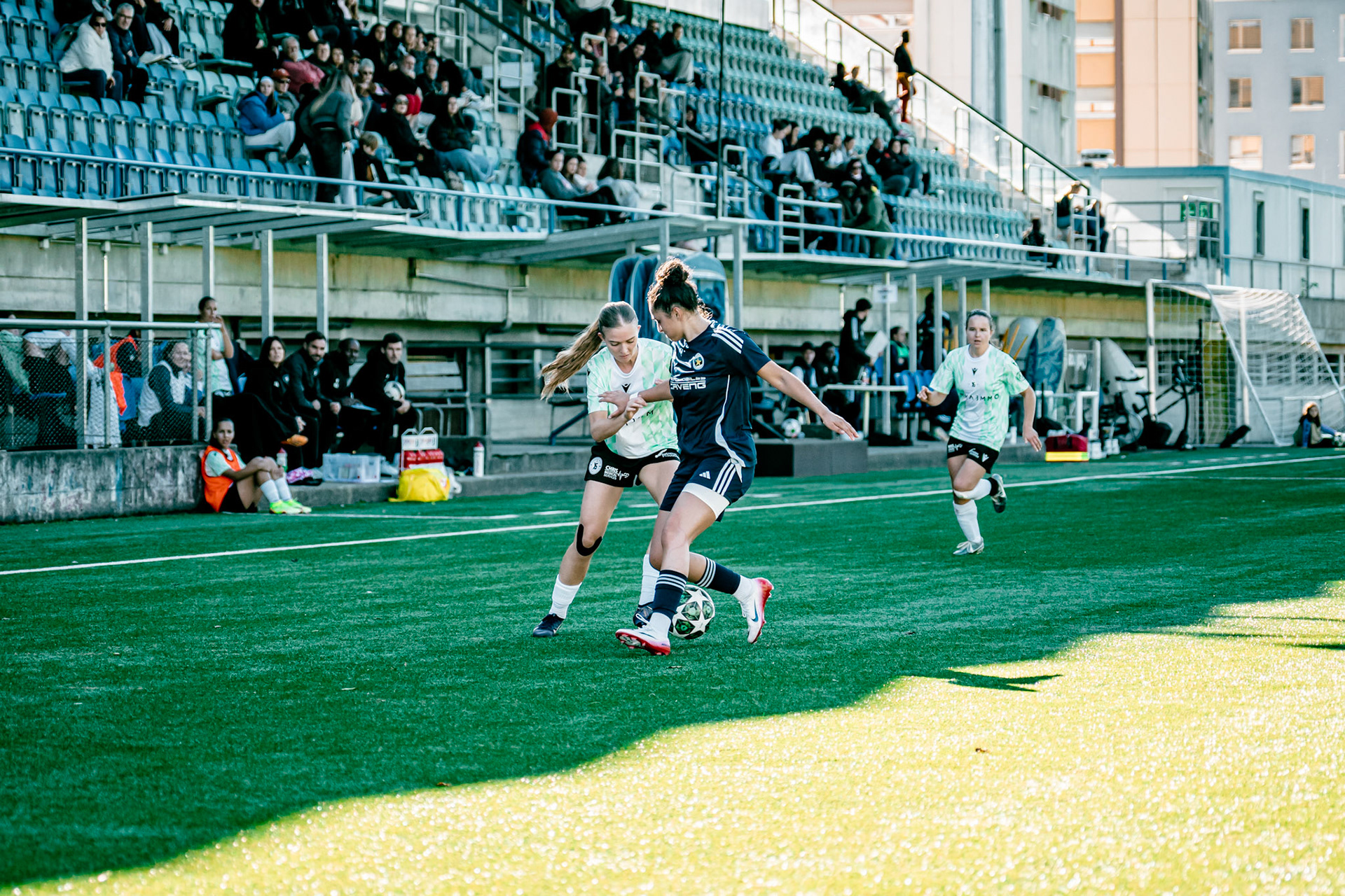 Match de championnat LNB (féminine) opposant l’Etoile Carouge FC à Yverdon Sport FC au Stade de la Fontenette à Carouge. (Christian António/LibsVisuals.com)