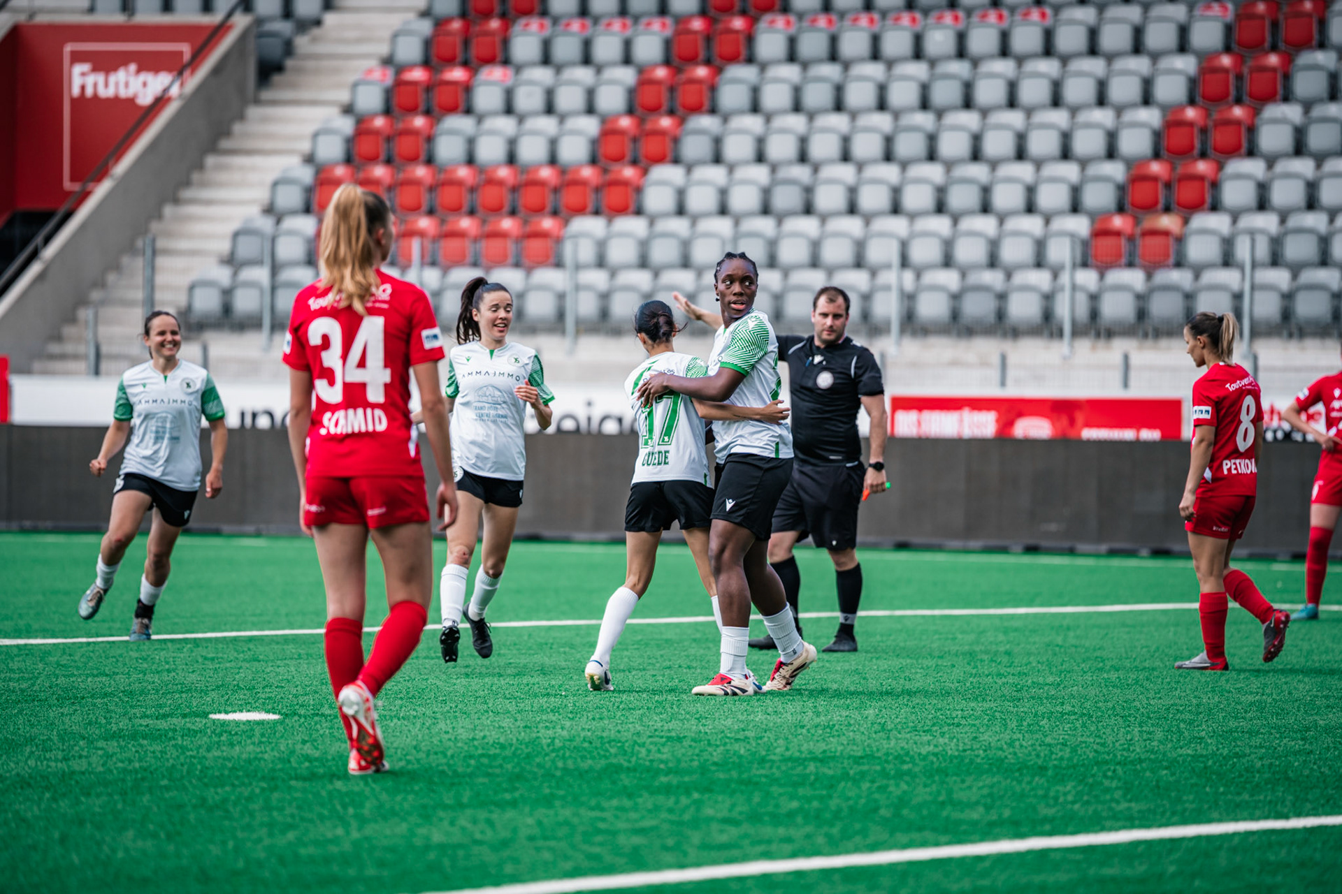 Frauenteam Thun Berner-Oberland et Yverdon Sport FC à la Stockhorn Arena. (Christian António/LibsVisuals.com)