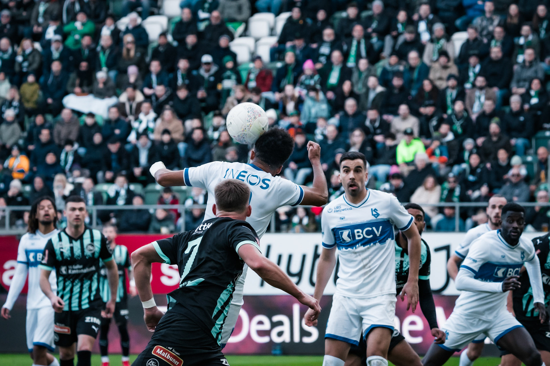 FC Saint-Gall 1879 et Lausanne-Sport FC au Kybunpark. (Christian António/LibsVisuals.com)