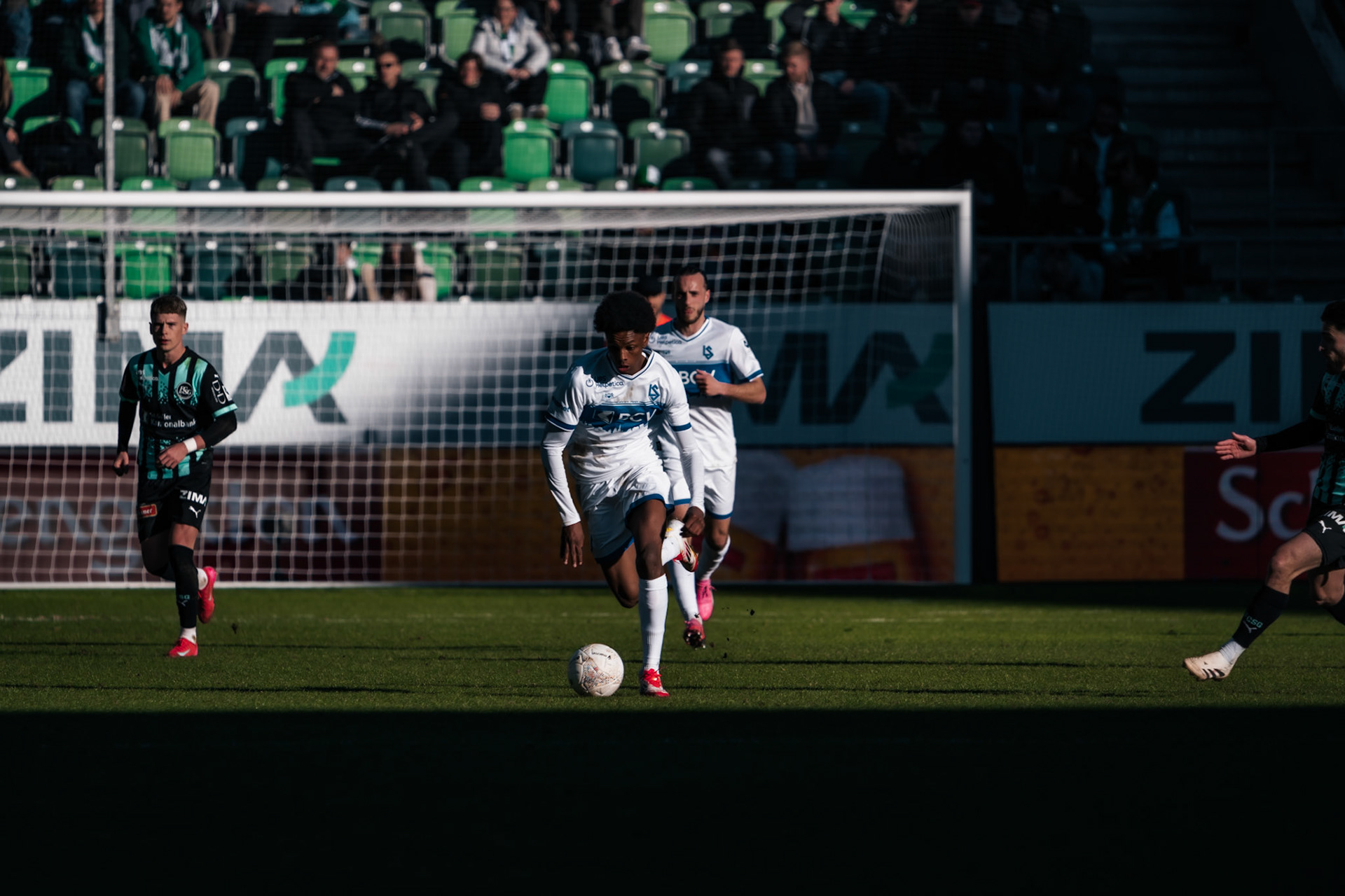 FC Saint-Gall 1879 et Lausanne-Sport FC au Kybunpark. (Christian António/LibsVisuals.com)