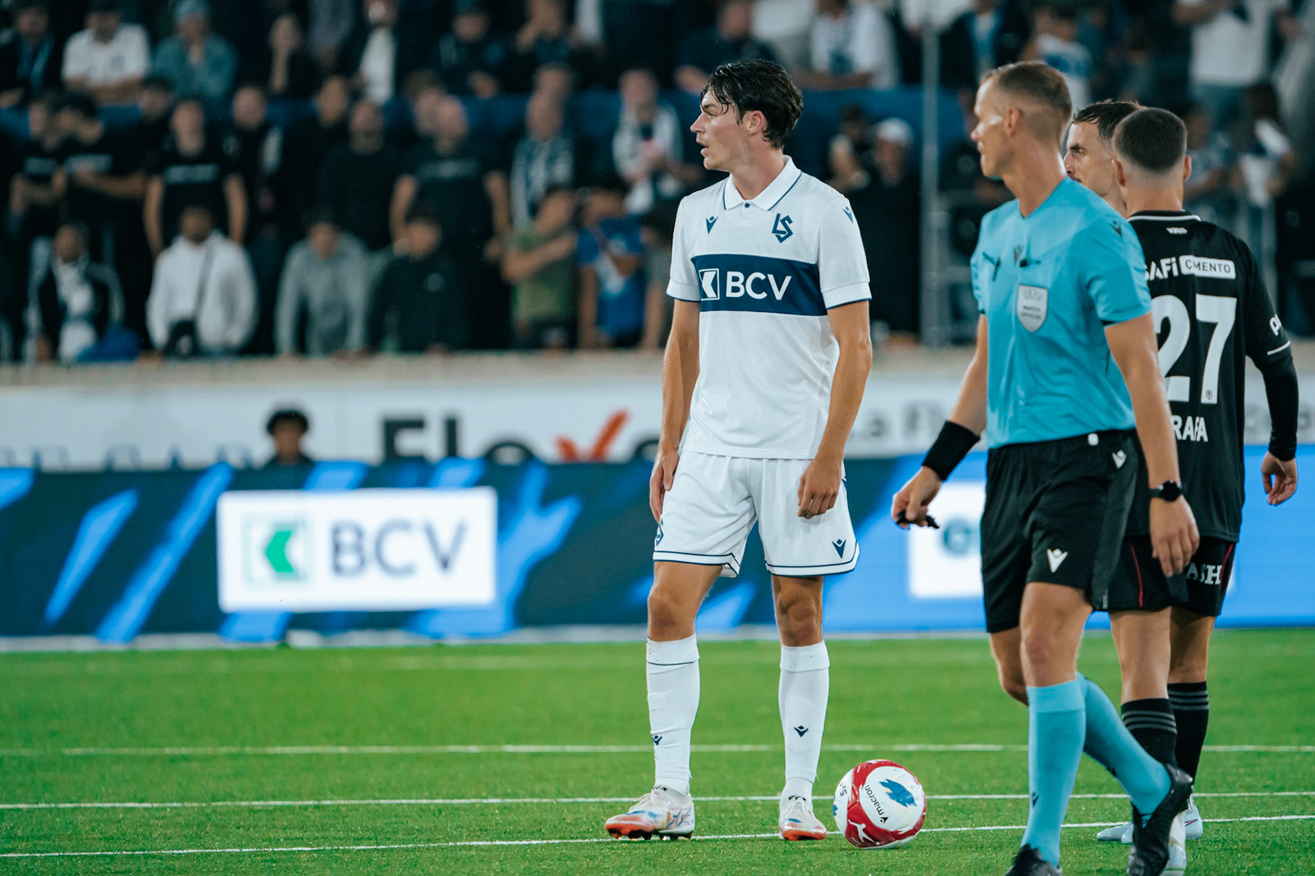 Match aller du tour de barrage de l’UEFA Europa Conference League 2025/26 opposant Lausanne-Sport et le Beşiktaş JK au Stade de la Tuilière. (Christian António/LibsVisuals.com)