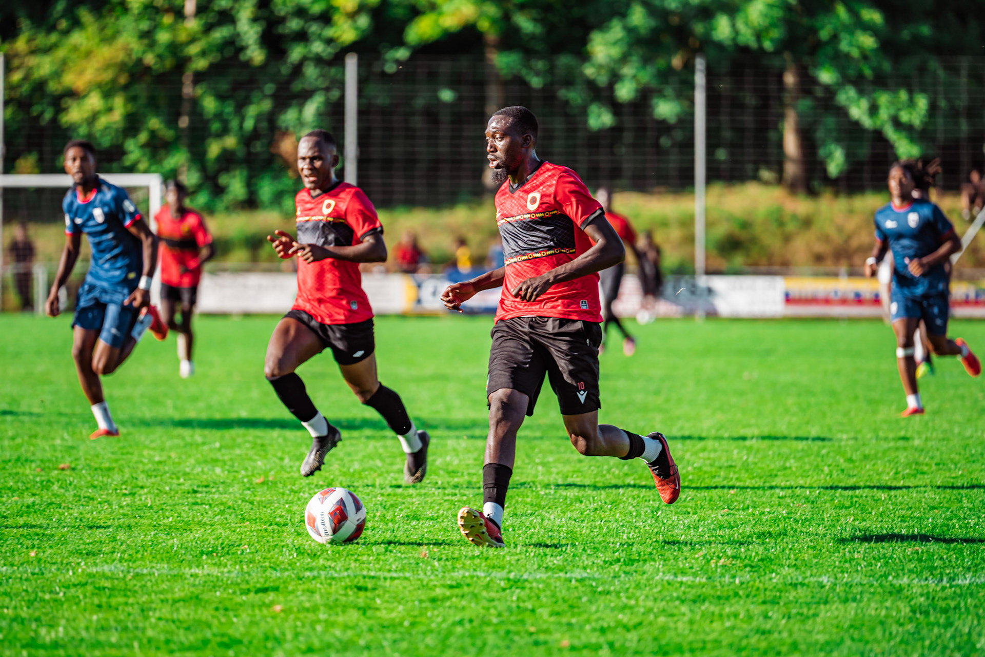 Match amical opposant l’Angola et le Cap-Vert (CanFribourg) au Terrain Communal de Corminboeuf. (Christian António/LibsVisuals.com)
