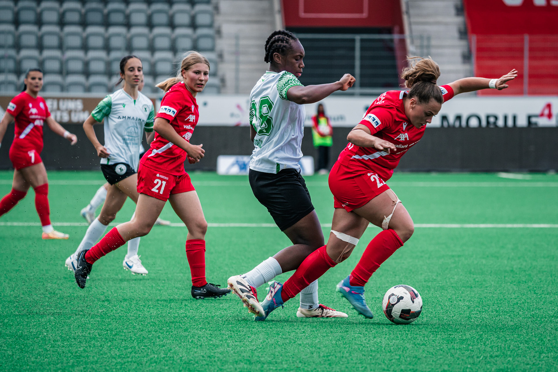 Frauenteam Thun Berner-Oberland et Yverdon Sport FC à la Stockhorn Arena. (Christian António/LibsVisuals.com)