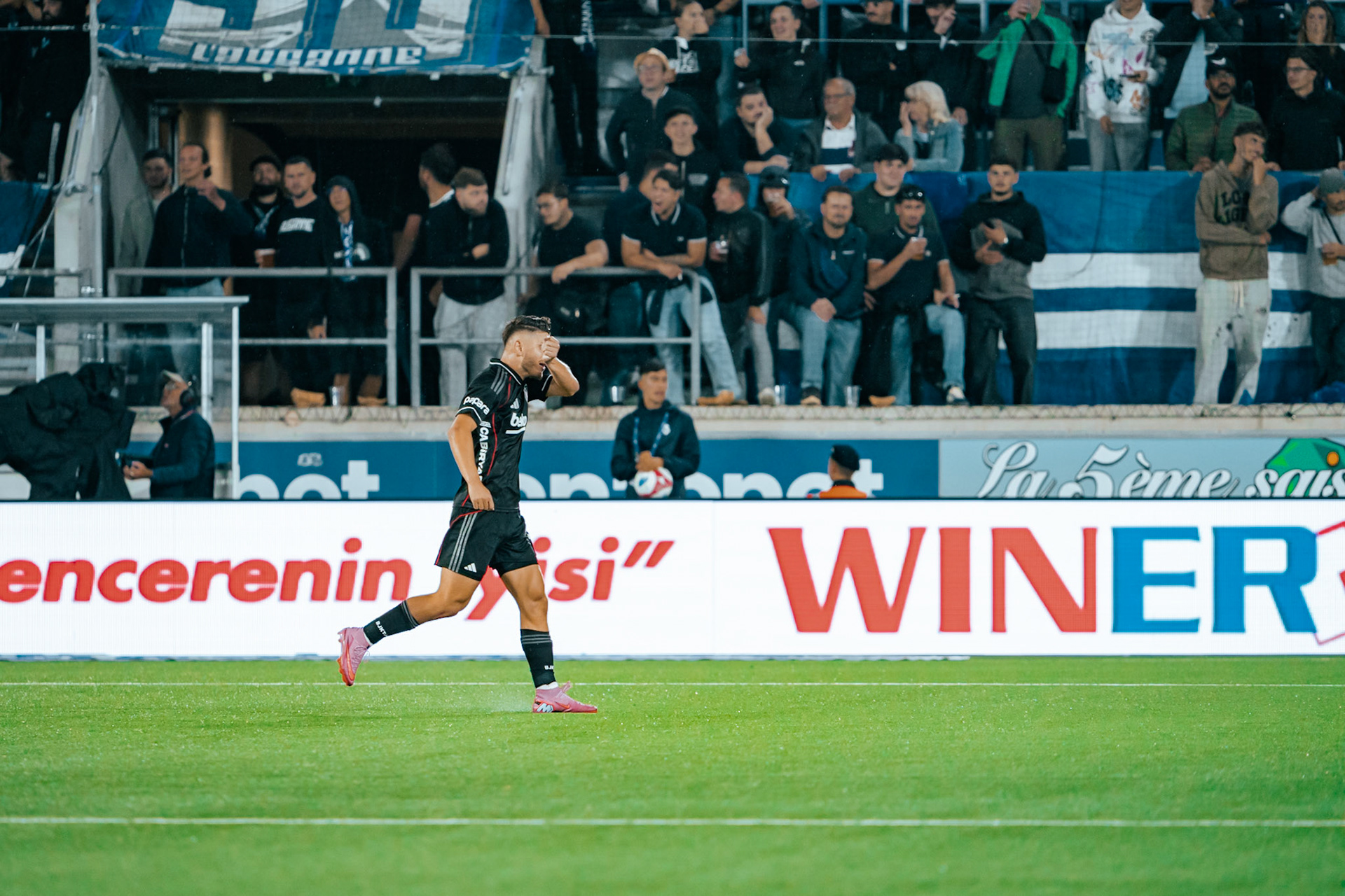 Match aller du tour de barrage de l’UEFA Europa Conference League 2025/26 opposant Lausanne-Sport et le Beşiktaş JK au Stade de la Tuilière. (Christian António/LibsVisuals.com)
