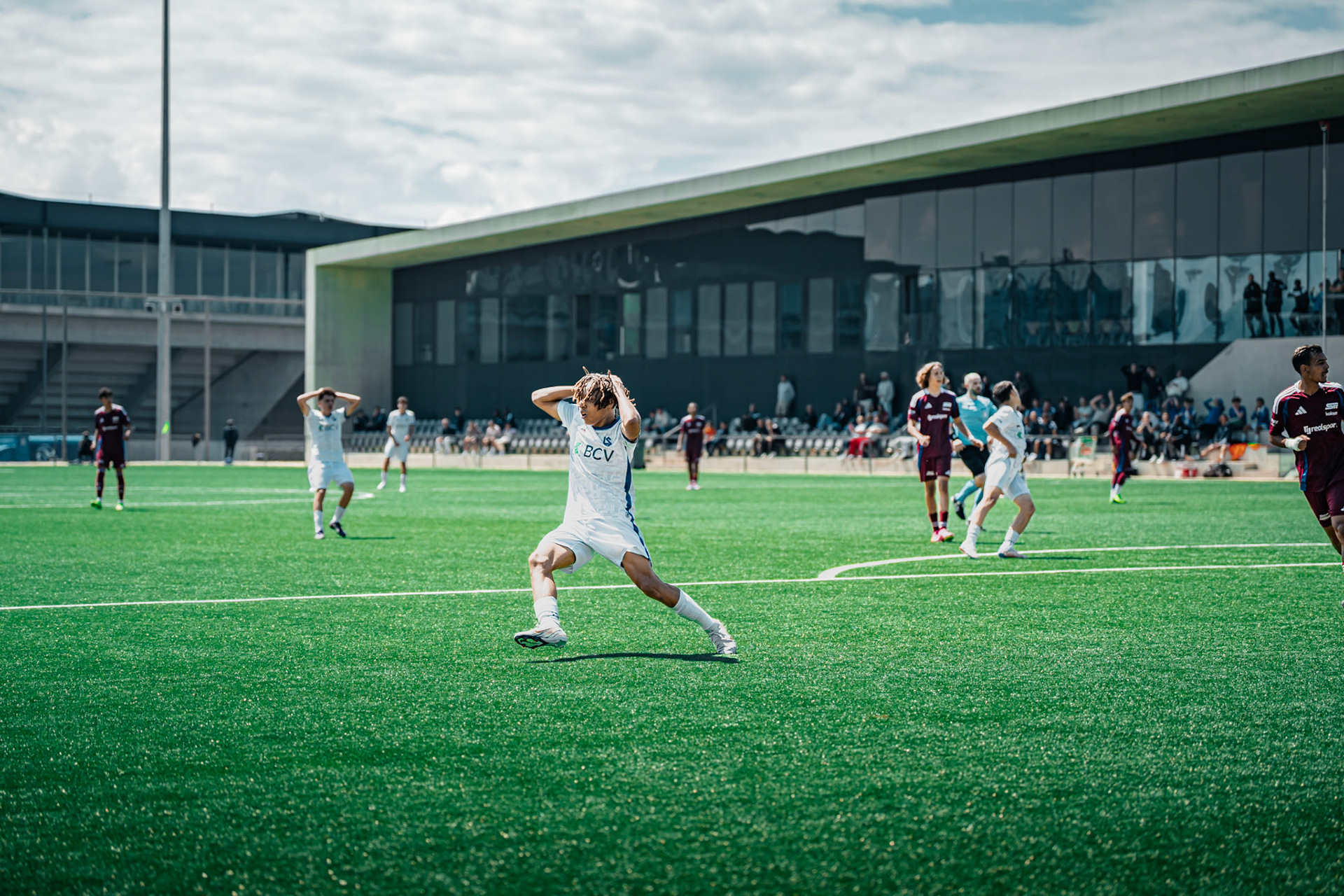 FC Lausanne-Sport M-17 et Servette FC M-17 au Centre sportif+ Stade de la Tuilière. (Christian António/LibsVisuals.com)