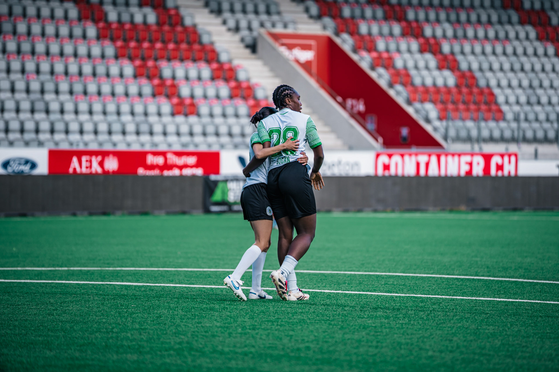 Frauenteam Thun Berner-Oberland et Yverdon Sport FC à la Stockhorn Arena. (Christian António/LibsVisuals.com)
