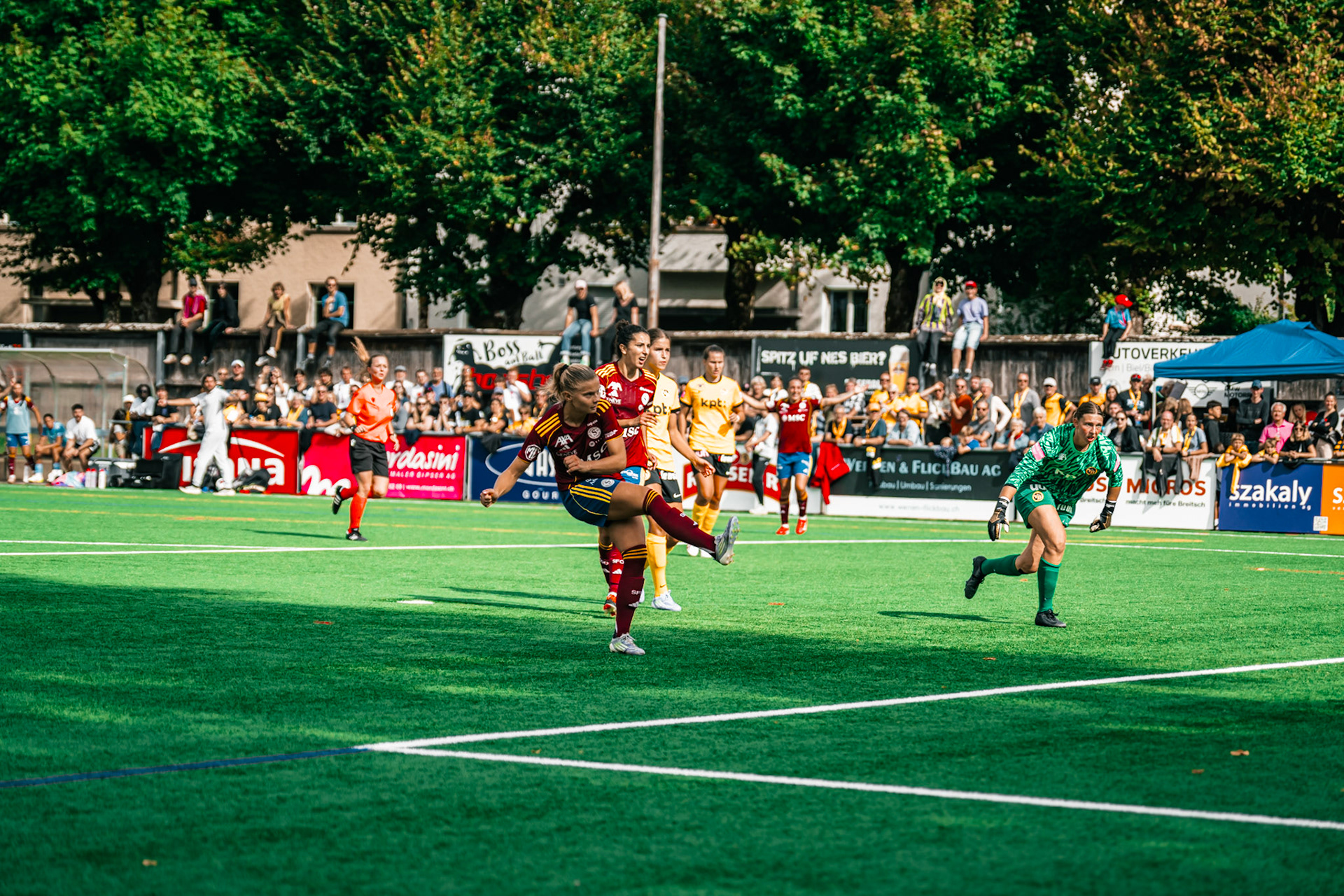 Match de l’AXA Women’s Super League opposant BSC YB Frauen et Servette FC Chênois Féminin au Spitalacker (Kunstrasenfeld), Bern. (Christian António/LibsVisuals.com)
