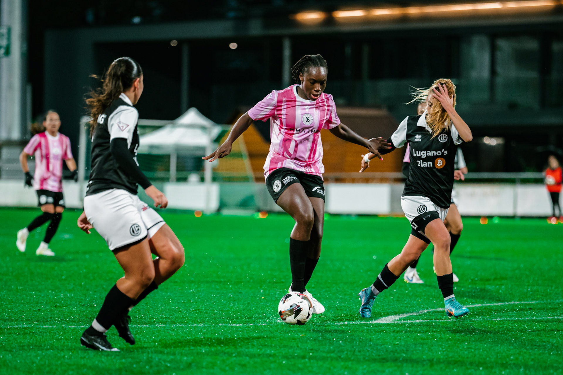 Match de championnat LNB féminine opposant Yverdon Sport FC et le FC Lugano au Stade Municipal, Yverdon-les-Bains. (Christian António / LibsVisuals.com)