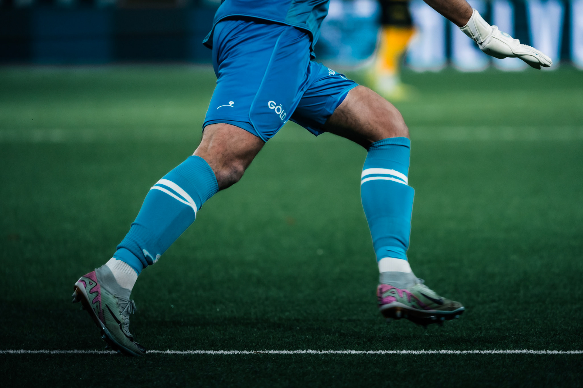 Dégagement de Stefanos Kapino, Gardien du FC Winterthur lors du match entre BSC Young Boys et FC Winterthur au Stadion Wankdorf. (Christian António/LibsVisuals.com)