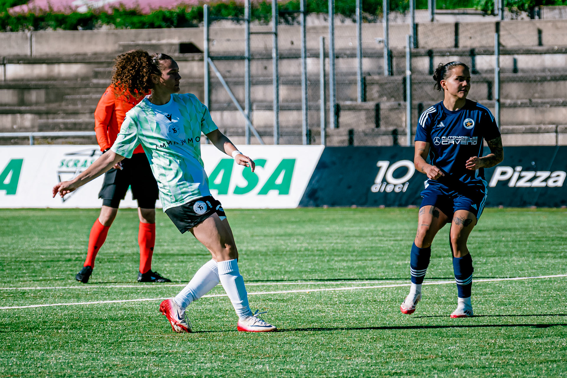 Match de championnat LNB (féminine) opposant l’Etoile Carouge FC à Yverdon Sport FC au Stade de la Fontenette à Carouge. (Christian António/LibsVisuals.com)