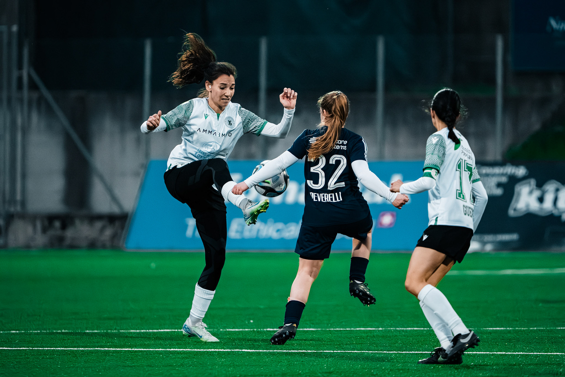 Etoile Carouge FC et Yverdon Sport FC au  Stade de la Fontenette (Christian António/LibsVisuals.com)