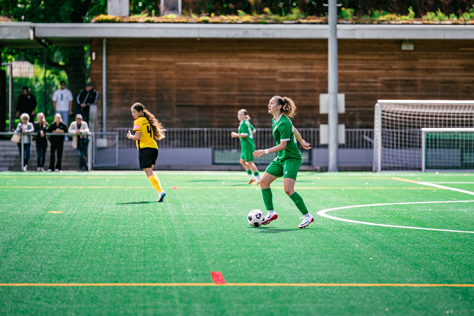 Match championnat opposant BSC YB Frauen U-20 - Yverdon Sport U-20 au Sportplatz Wyler. (Christian António/LibsVisuals.com)