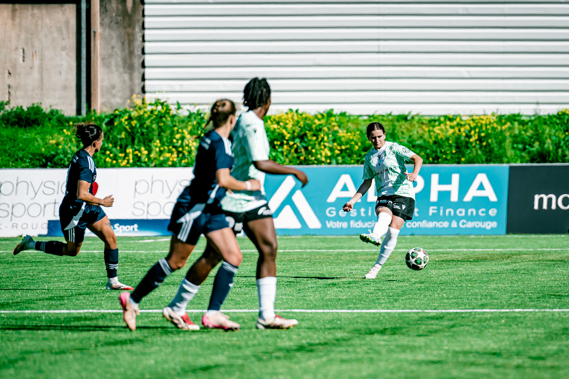 Match de championnat LNB (féminine) opposant l’Etoile Carouge FC à Yverdon Sport FC au Stade de la Fontenette à Carouge. (Christian António/LibsVisuals.com)