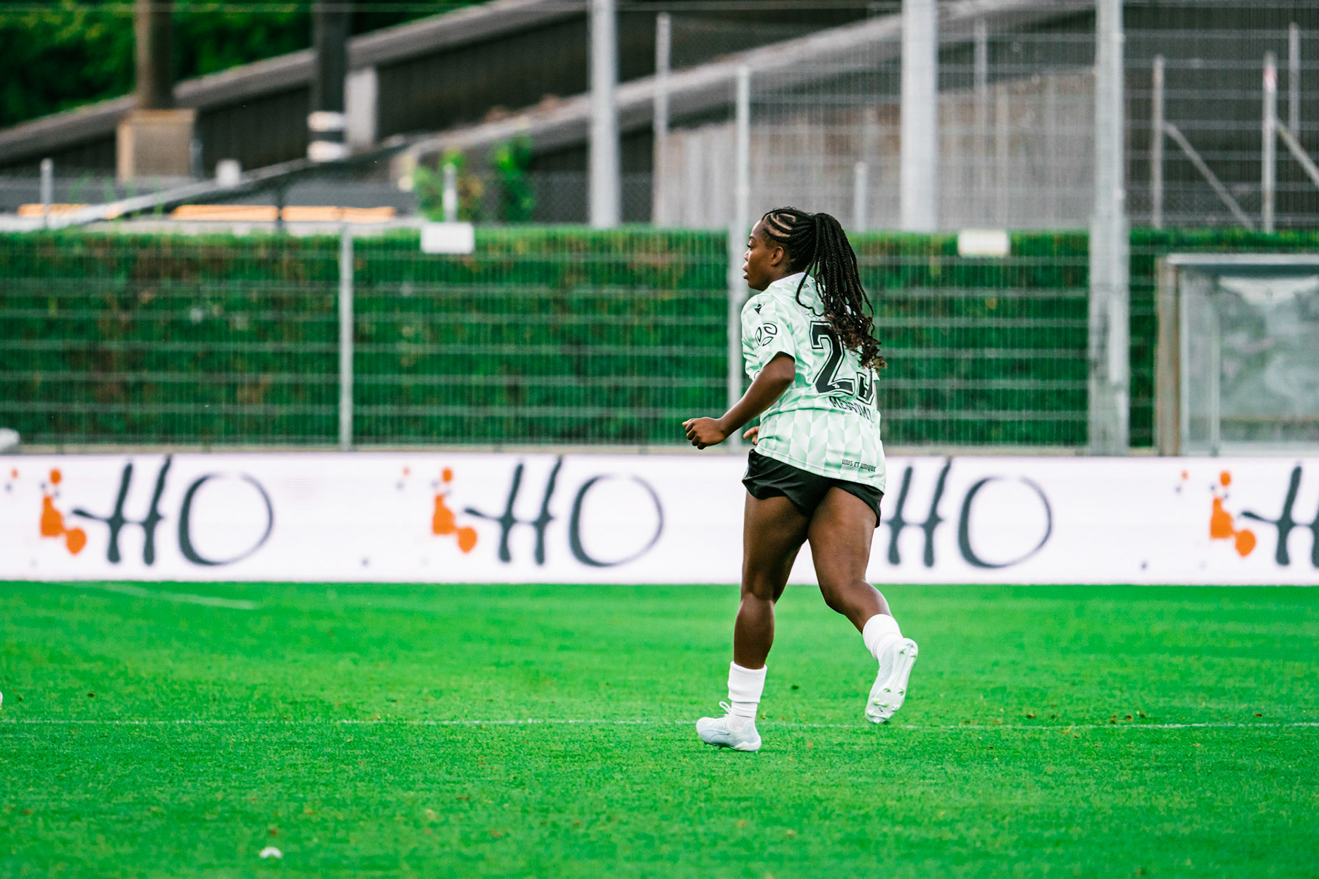 Match championnat LNB féminine opposant Yverdon Sport FC et FC Schlieren au Stade Municipal. (Christian António/LibsVisuals.com)