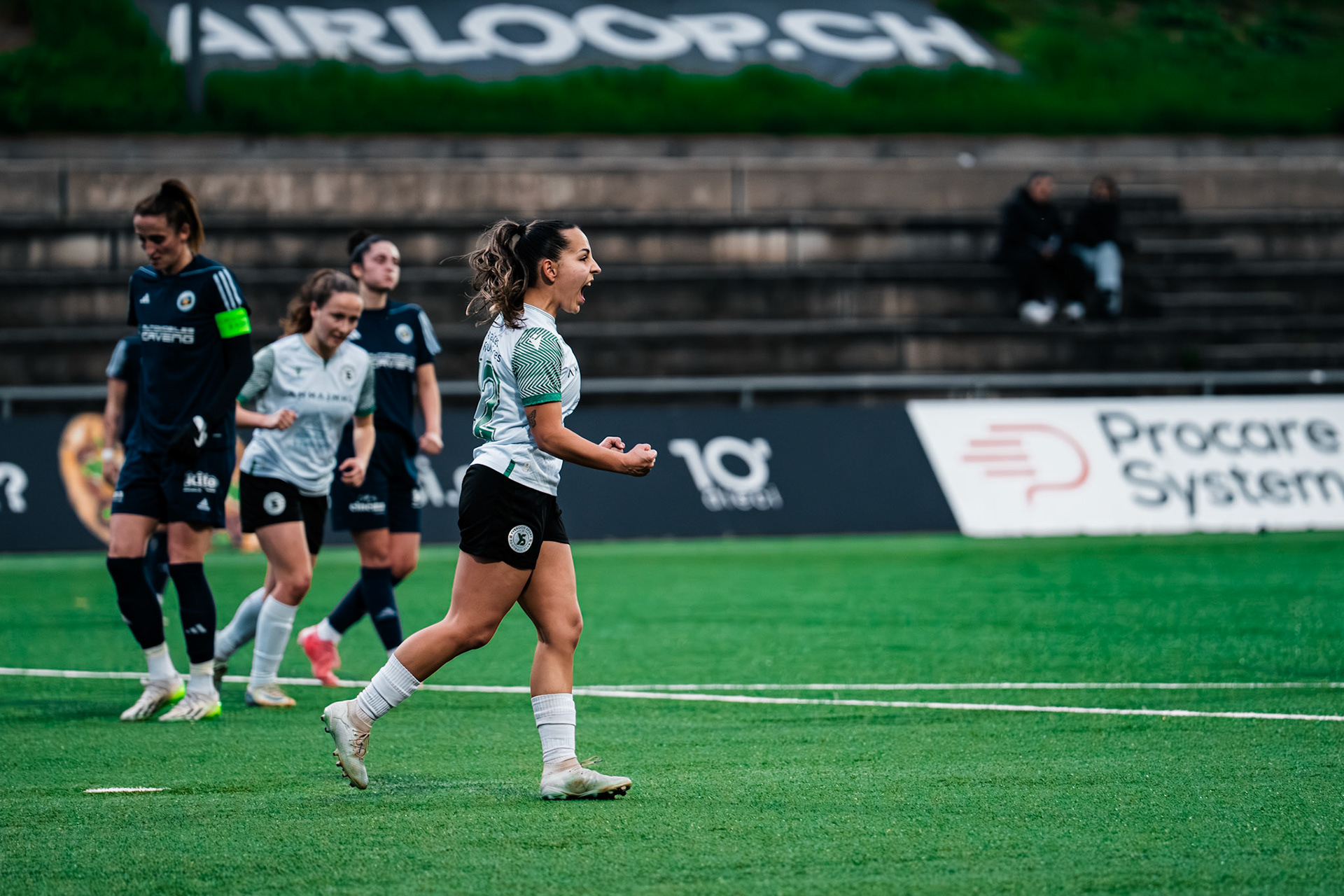Etoile Carouge FC et Yverdon Sport FC au  Stade de la Fontenette (Christian António/LibsVisuals.com)