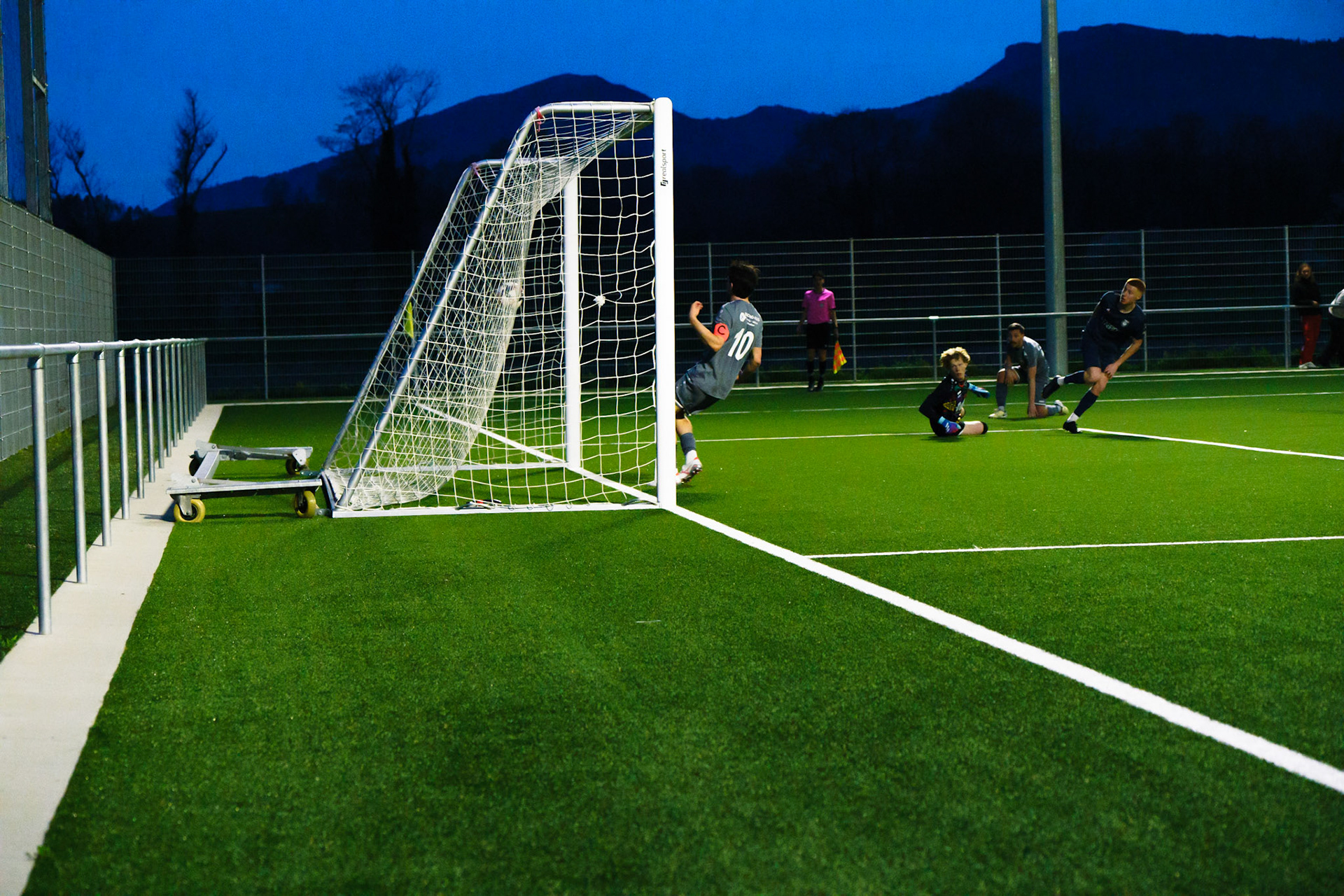 Match 2ème Ligue FC Champagne - FC Grandson-Tuileries au Terrain de Sport de Derrière-Ville à Champagne