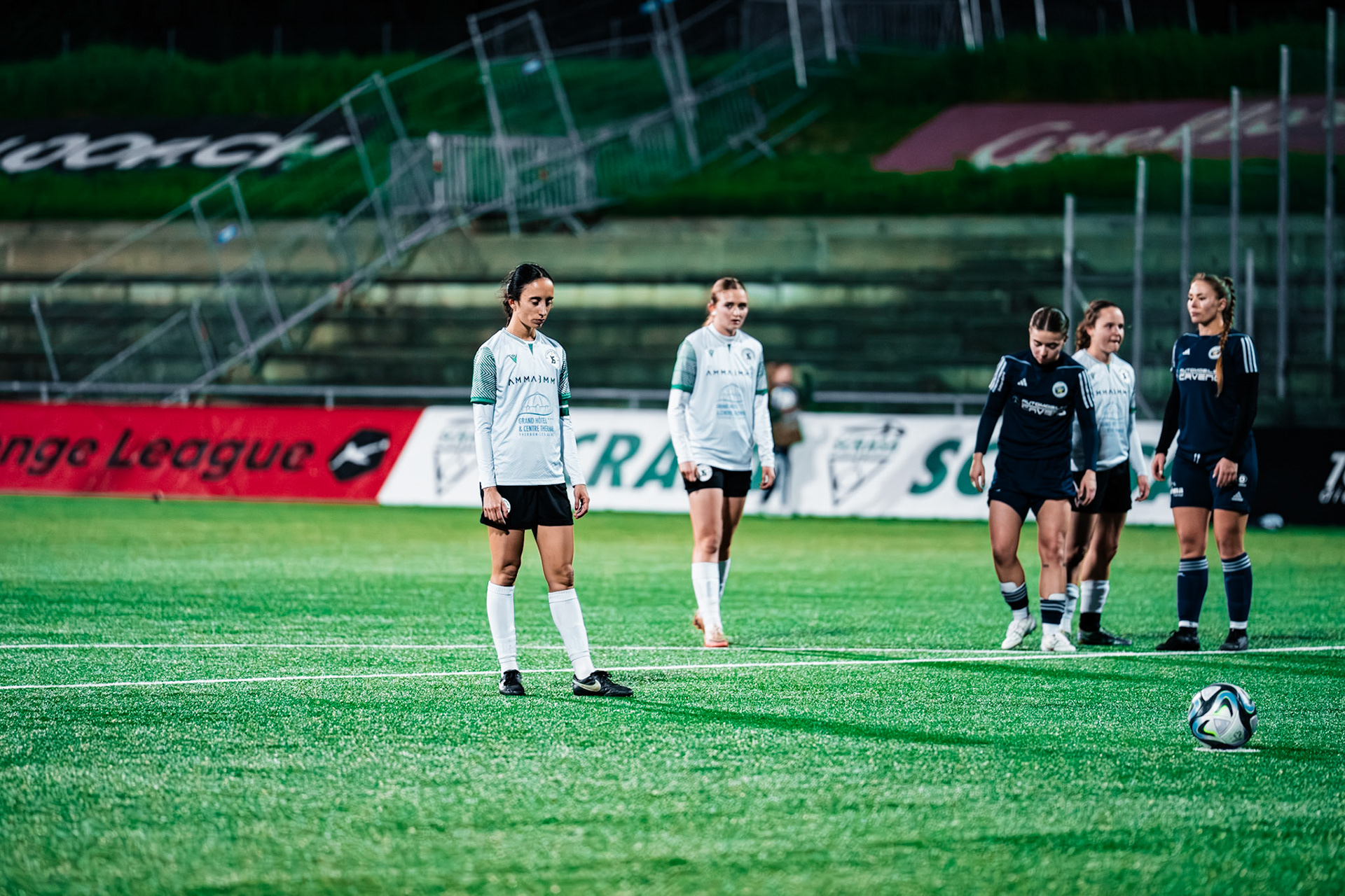 Etoile Carouge FC et Yverdon Sport FC au  Stade de la Fontenette (Christian António/LibsVisuals.com)