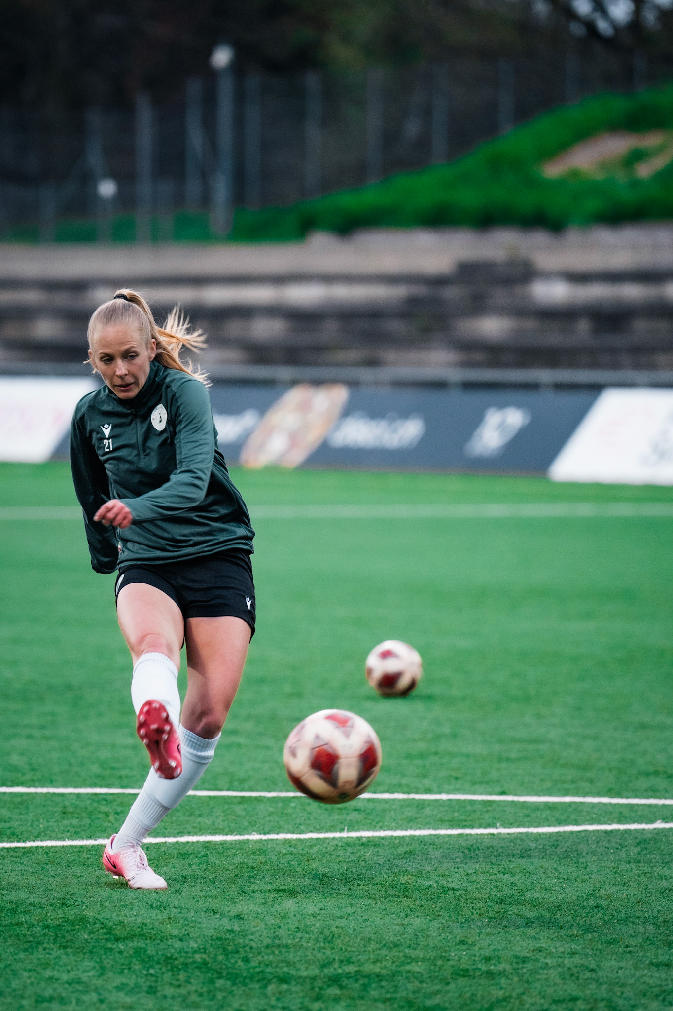 Etoile Carouge FC et Yverdon Sport FC au  Stade de la Fontenette (Christian António/LibsVisuals.com)