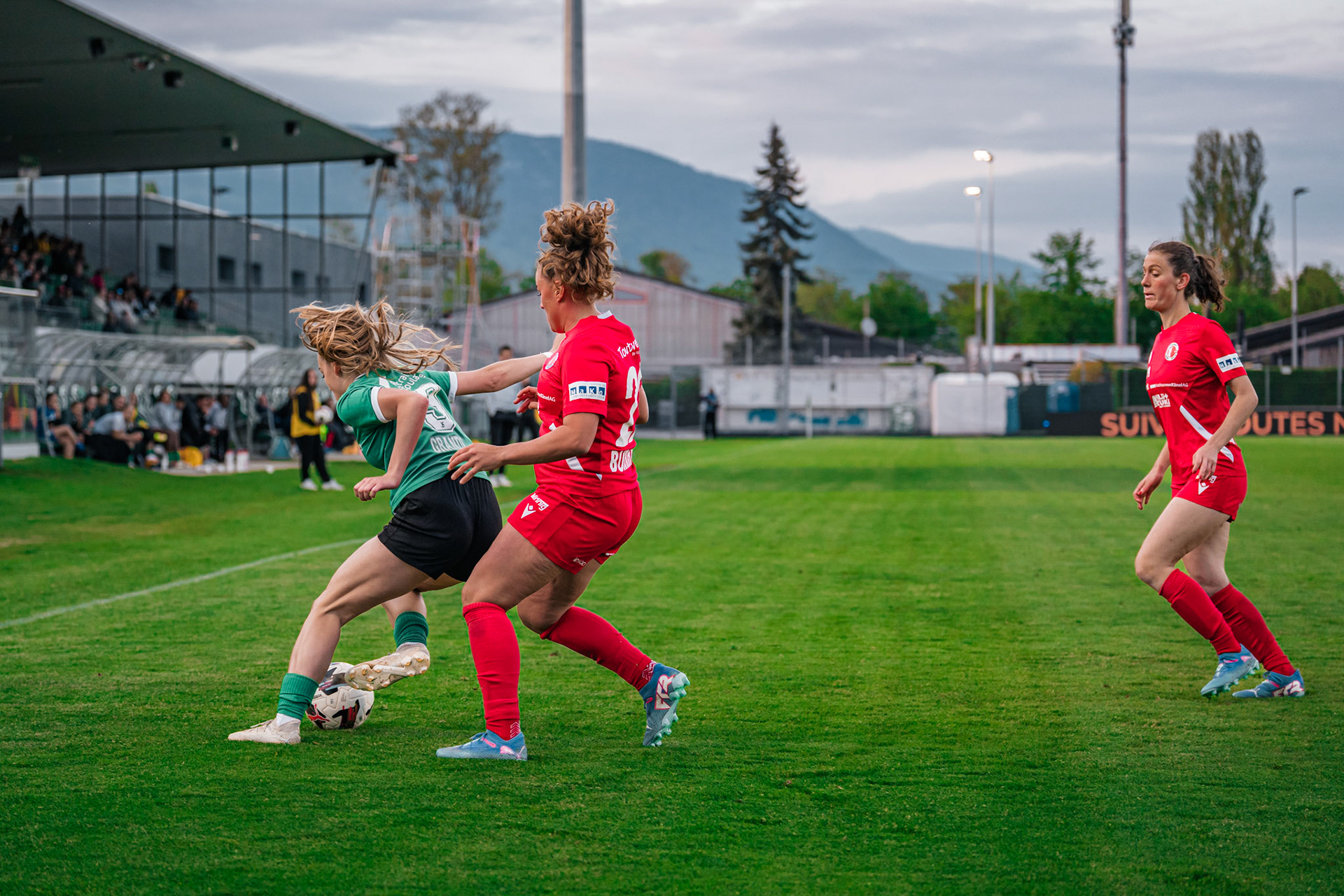 Yverdon Sport FC et Frauenteam Thun Berner-Oberland au Stade Municipal. (Christian António/LibsVisuals.com)