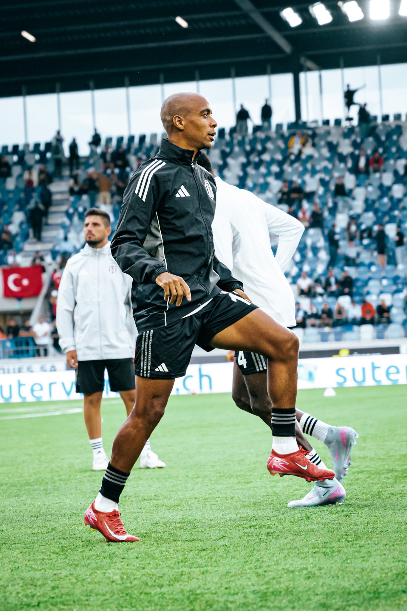 Match aller du tour de barrage de l’UEFA Europa Conference League 2025/26 opposant Lausanne-Sport et le Beşiktaş JK au Stade de la Tuilière. (Christian António/LibsVisuals.com)